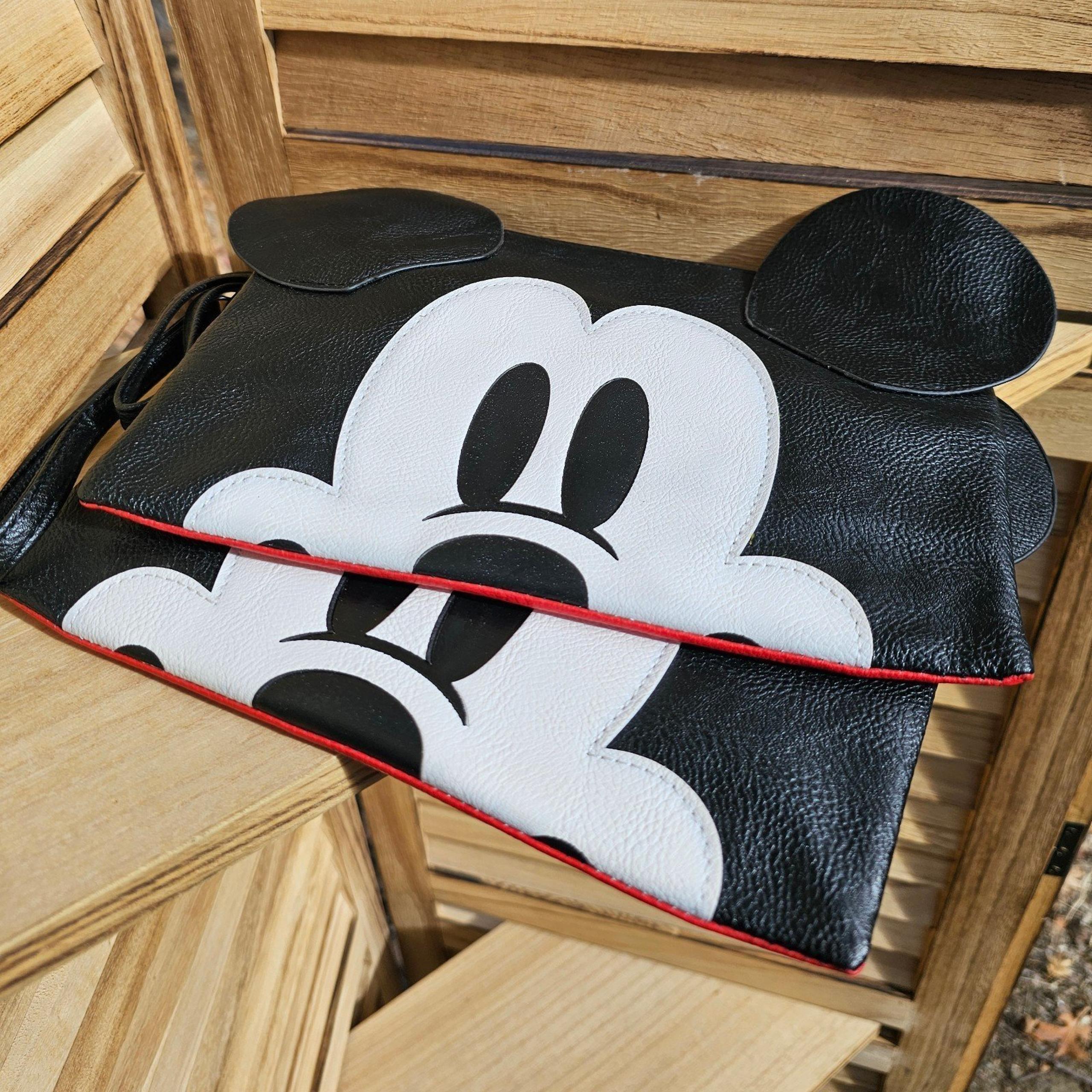 Mickey Clutch