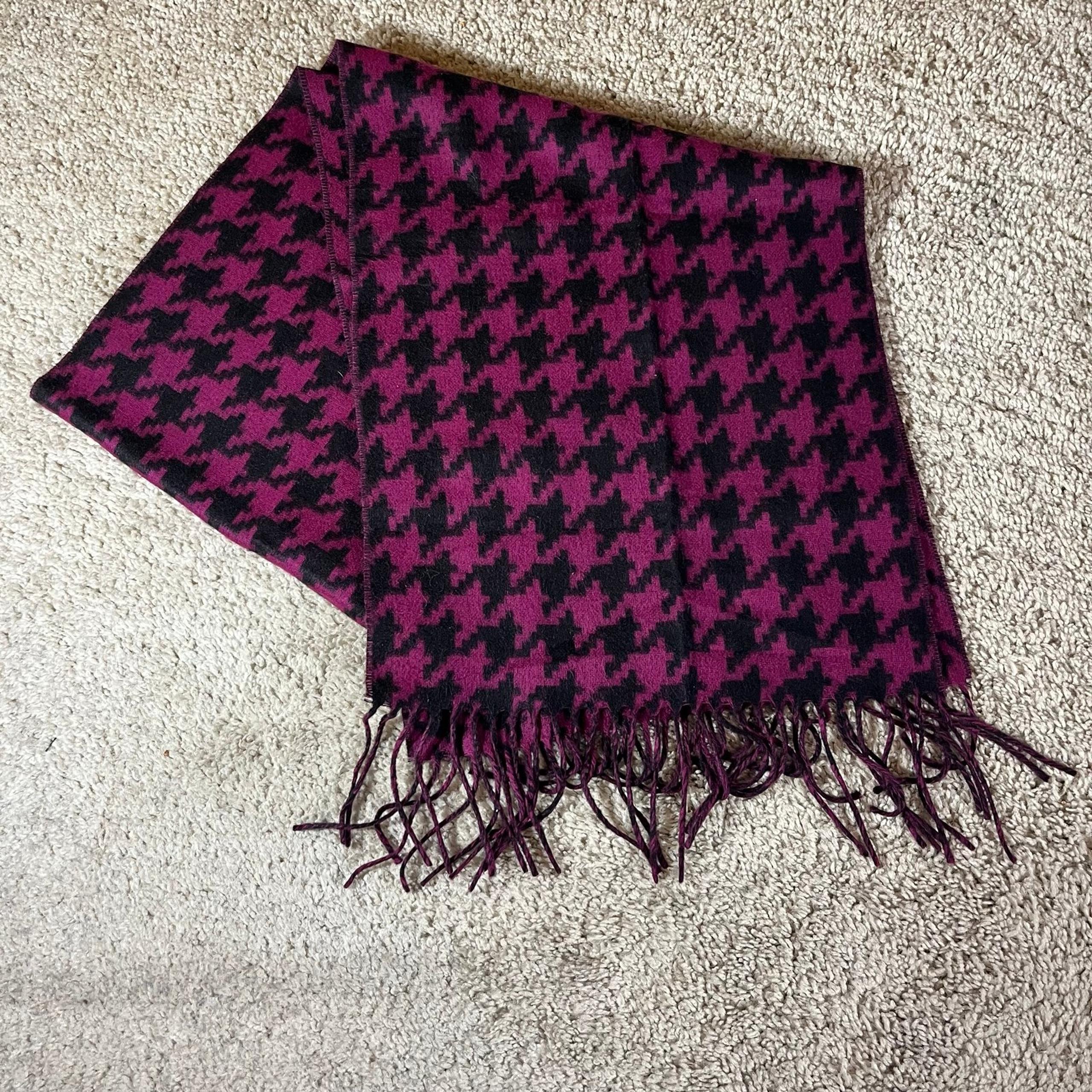 Vintage houndstooth cashmink made in Germany scarf fringe ends V Fraas LIKE NEW