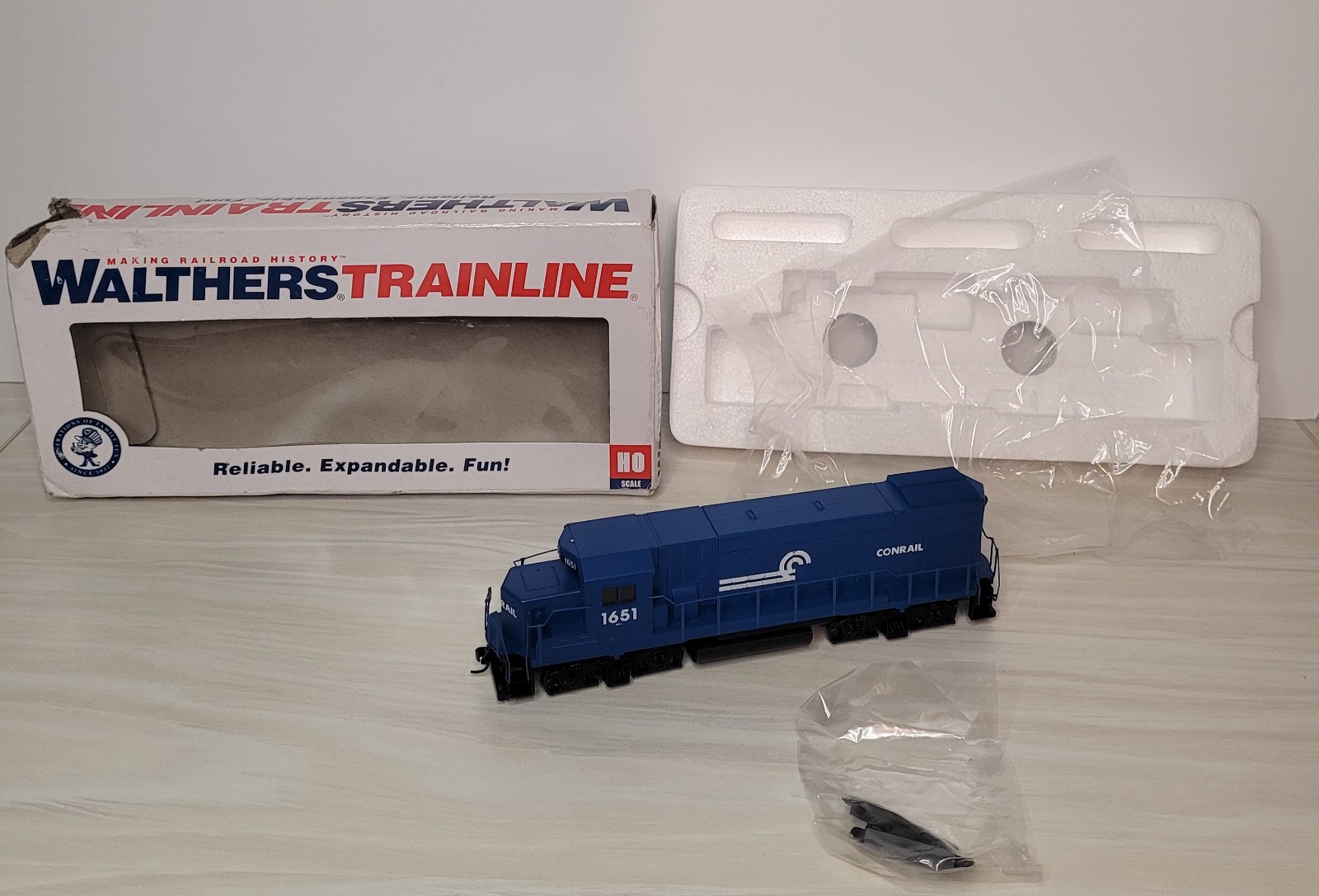 Walthers Trainline Conrail Locomotive newest