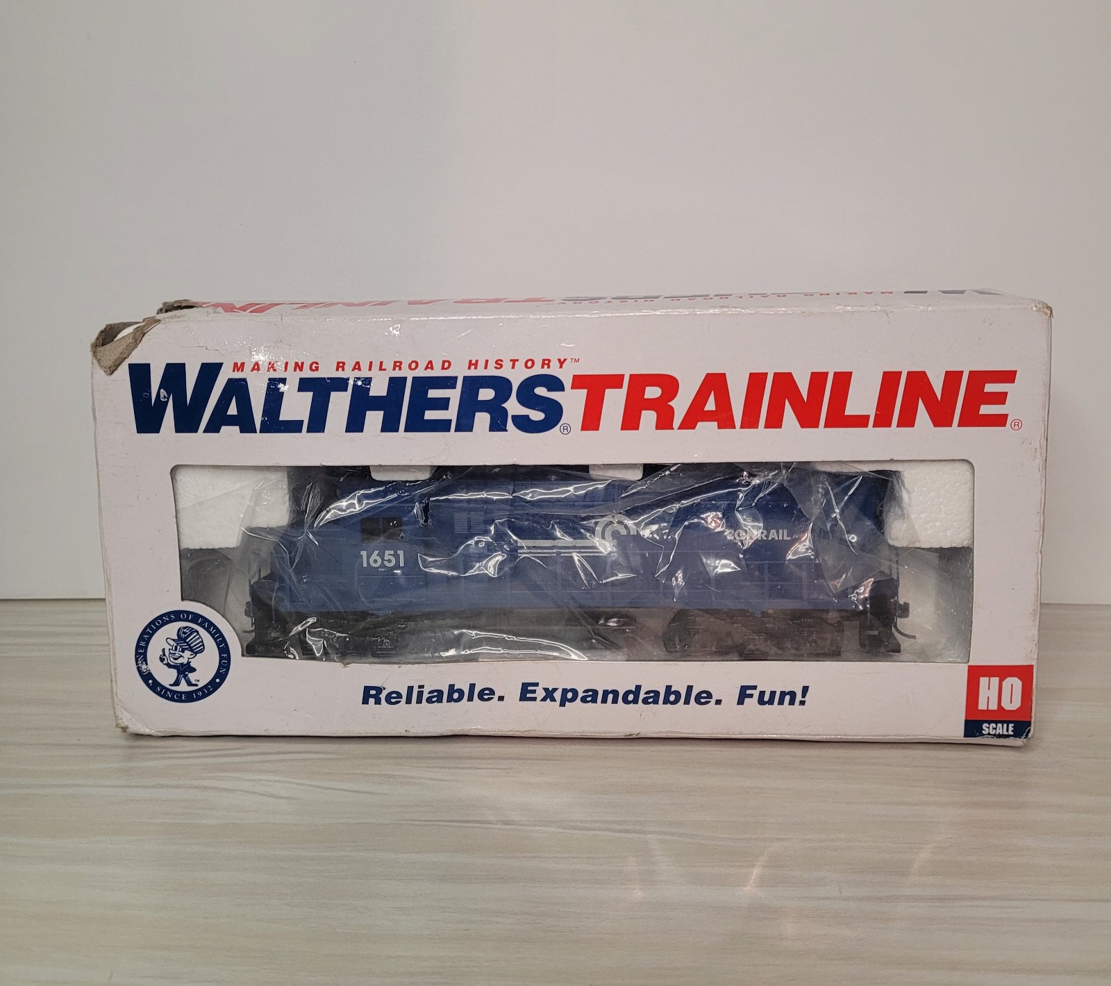 Walthers Trainline Conrail Locomotive newest