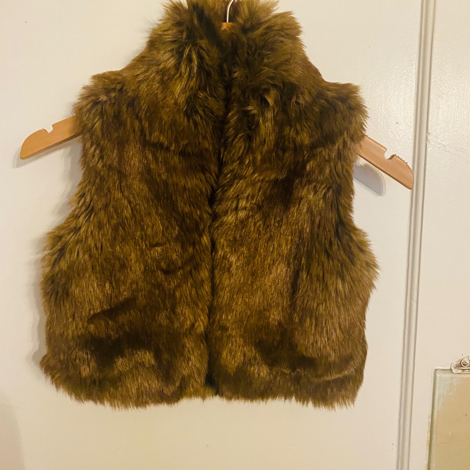 Ralph Lauren Trendy Faux Fur Brown Vest Girl Size 4/4T. Buckle closure in front