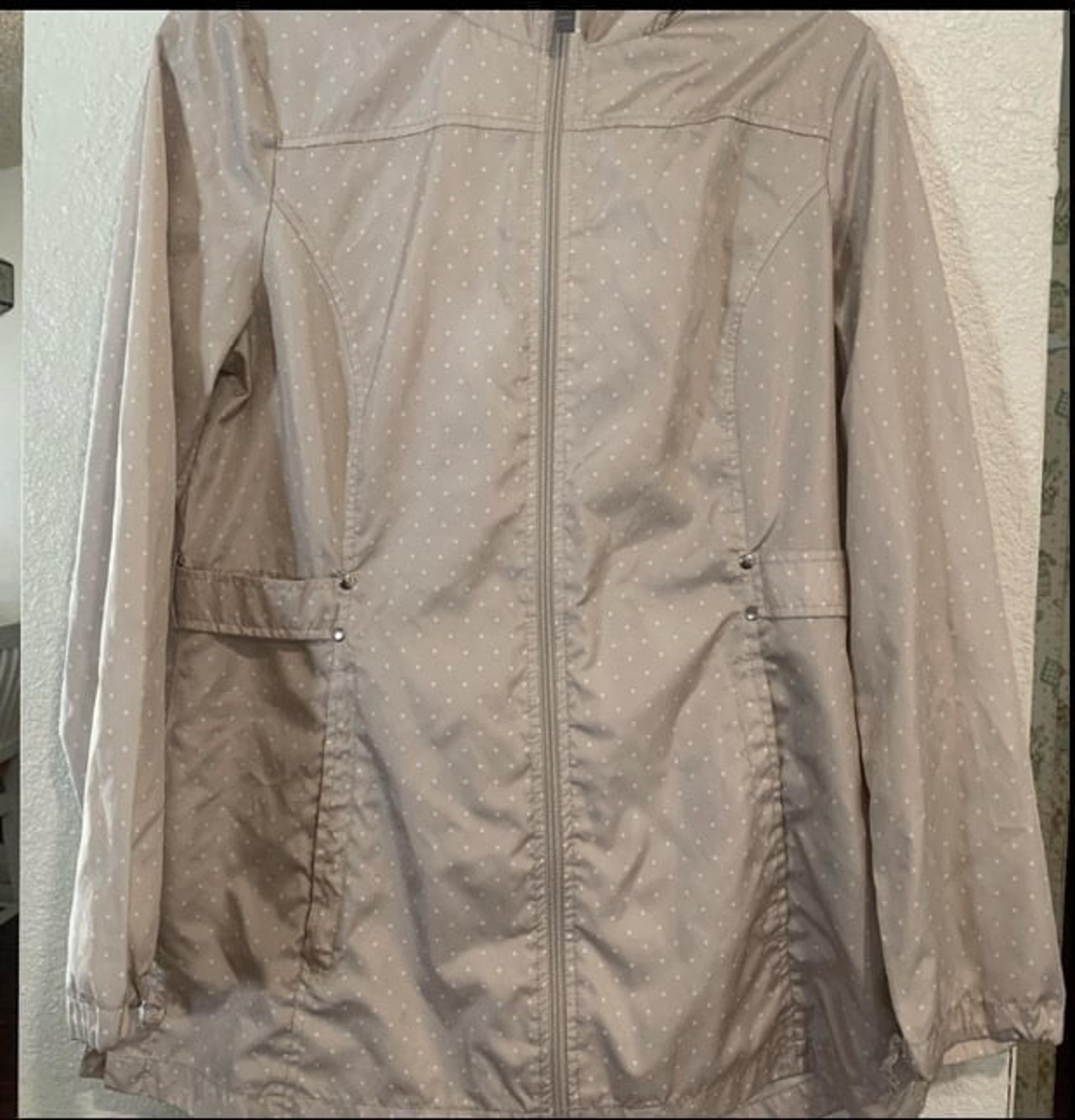 Jones New York women's parka with pocket, beige, size M.