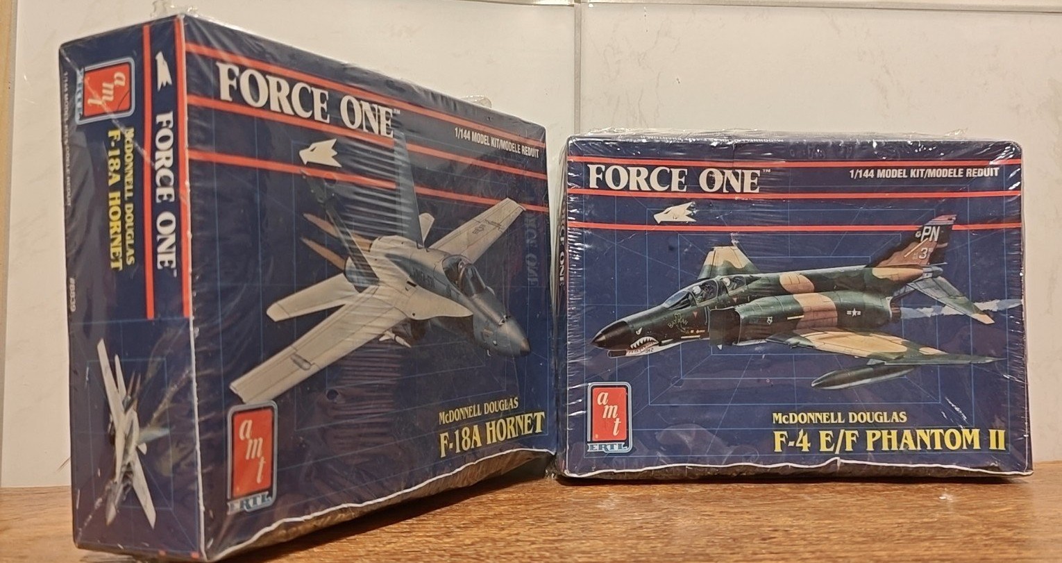 Model Kit 1/144 - F-4 phantom II & F-18A hornet.