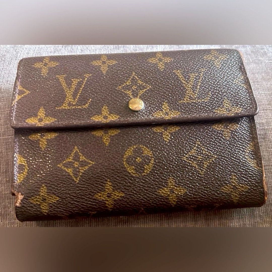 Louis Vuitton Brown Monogram LV Leather Card Cash Coin tri bi fold 6x4