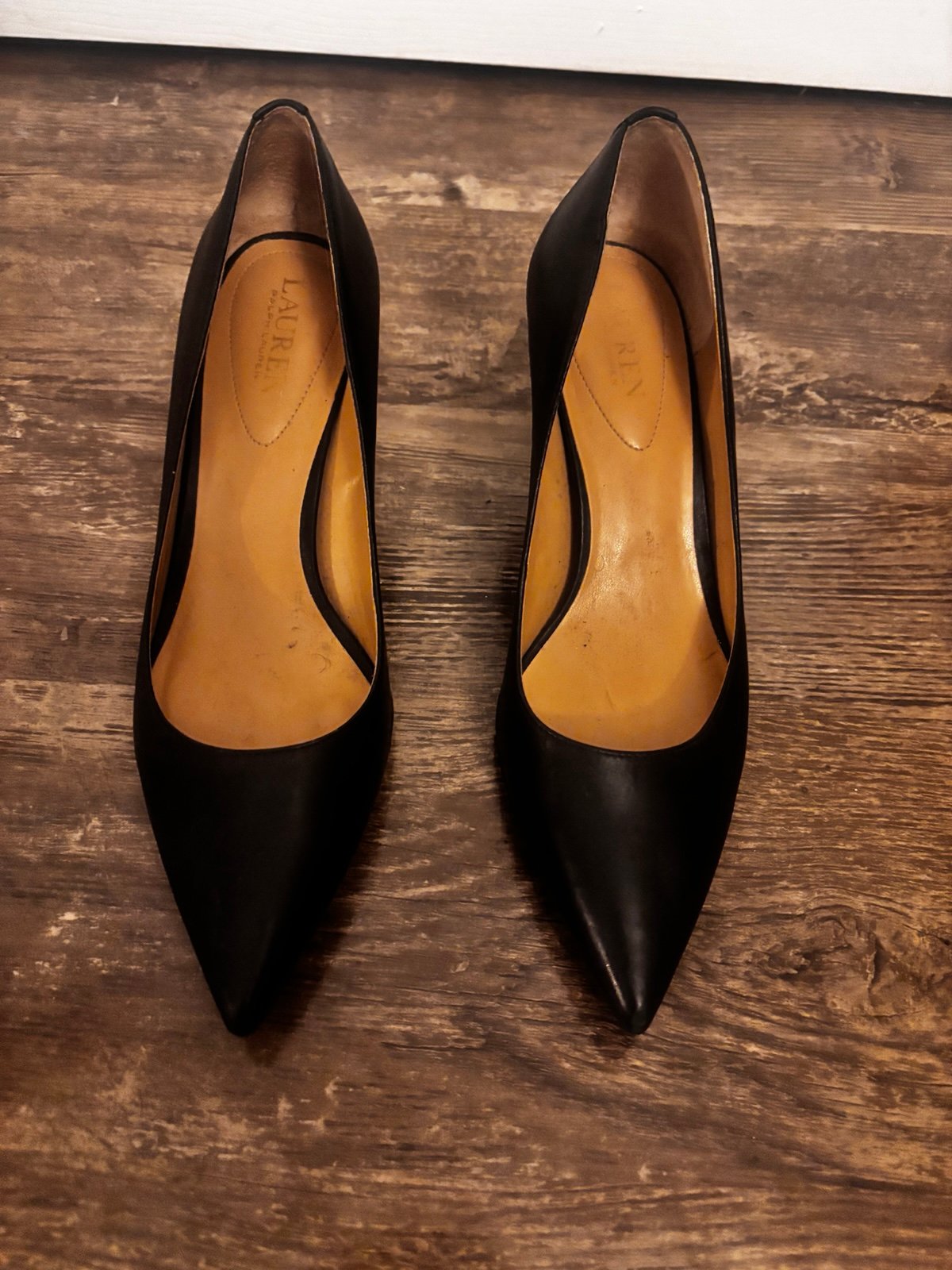 Ralph Lauren motif black pumps