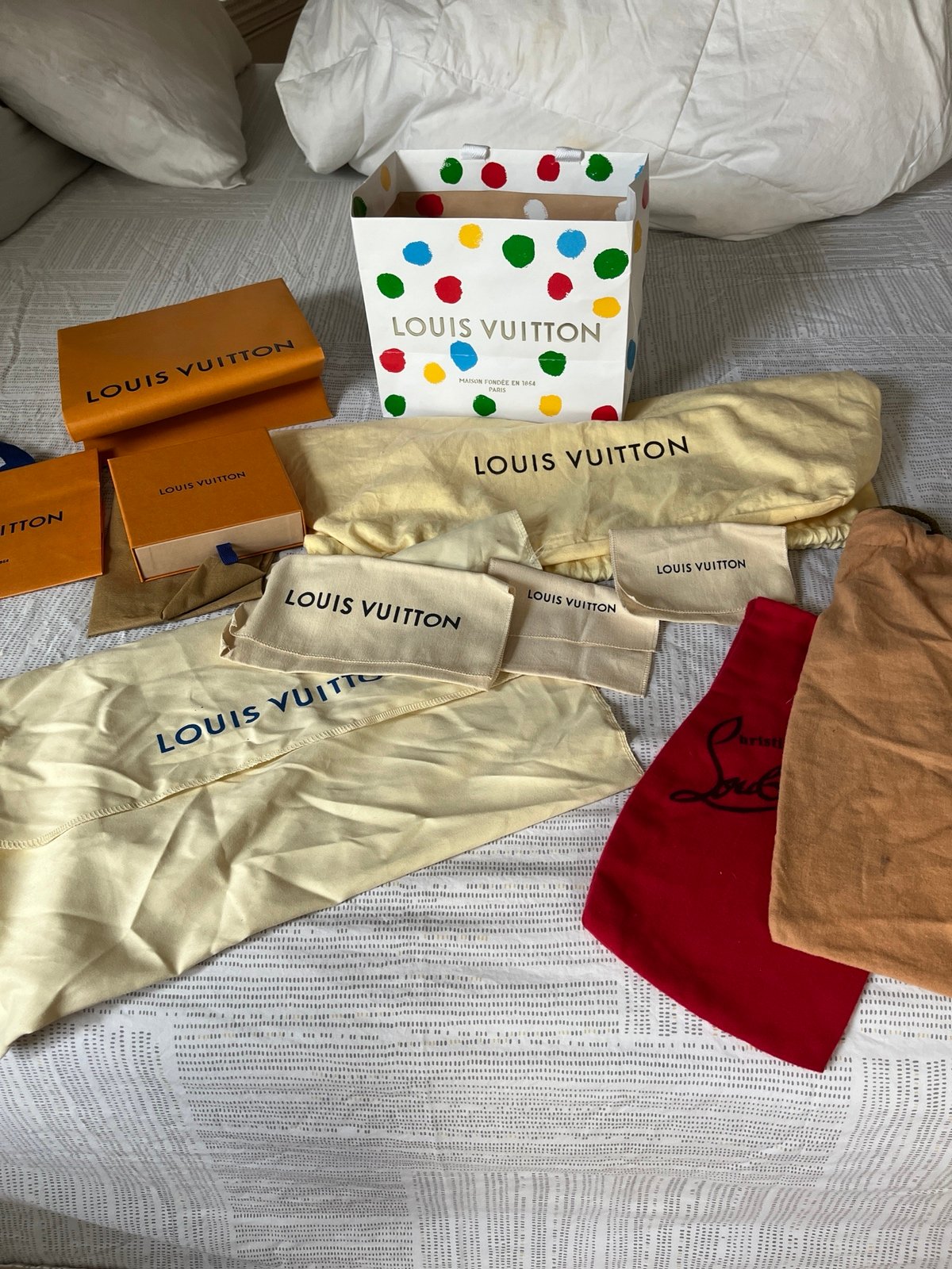 Dust bags and shopping bags