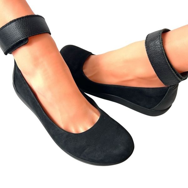 Clarks Collection Womens Sz 7M Comfort Casual Black Nubuck Ankle Strap Flat Snap