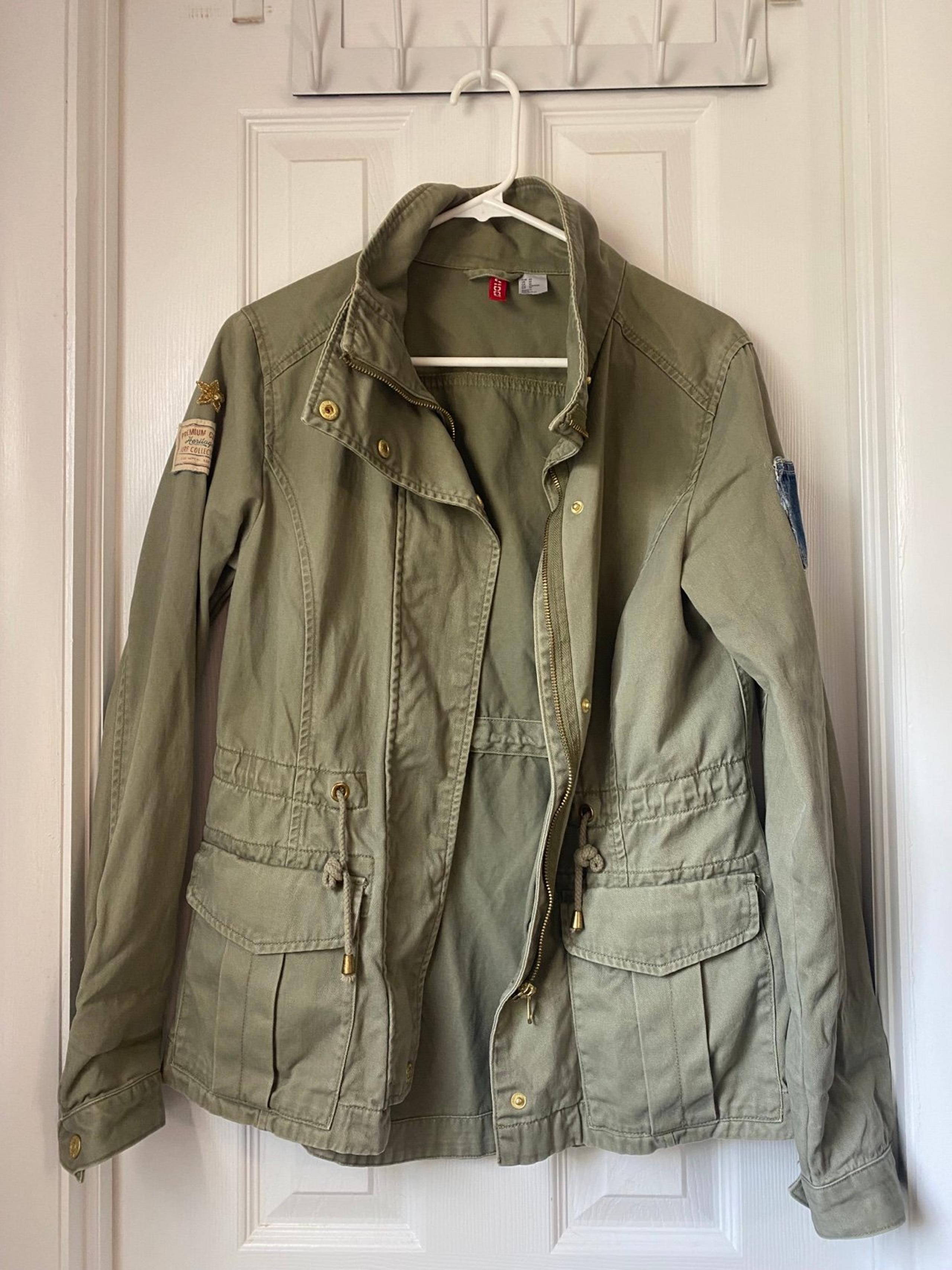Divided women’s green cargo jacket, size 10
