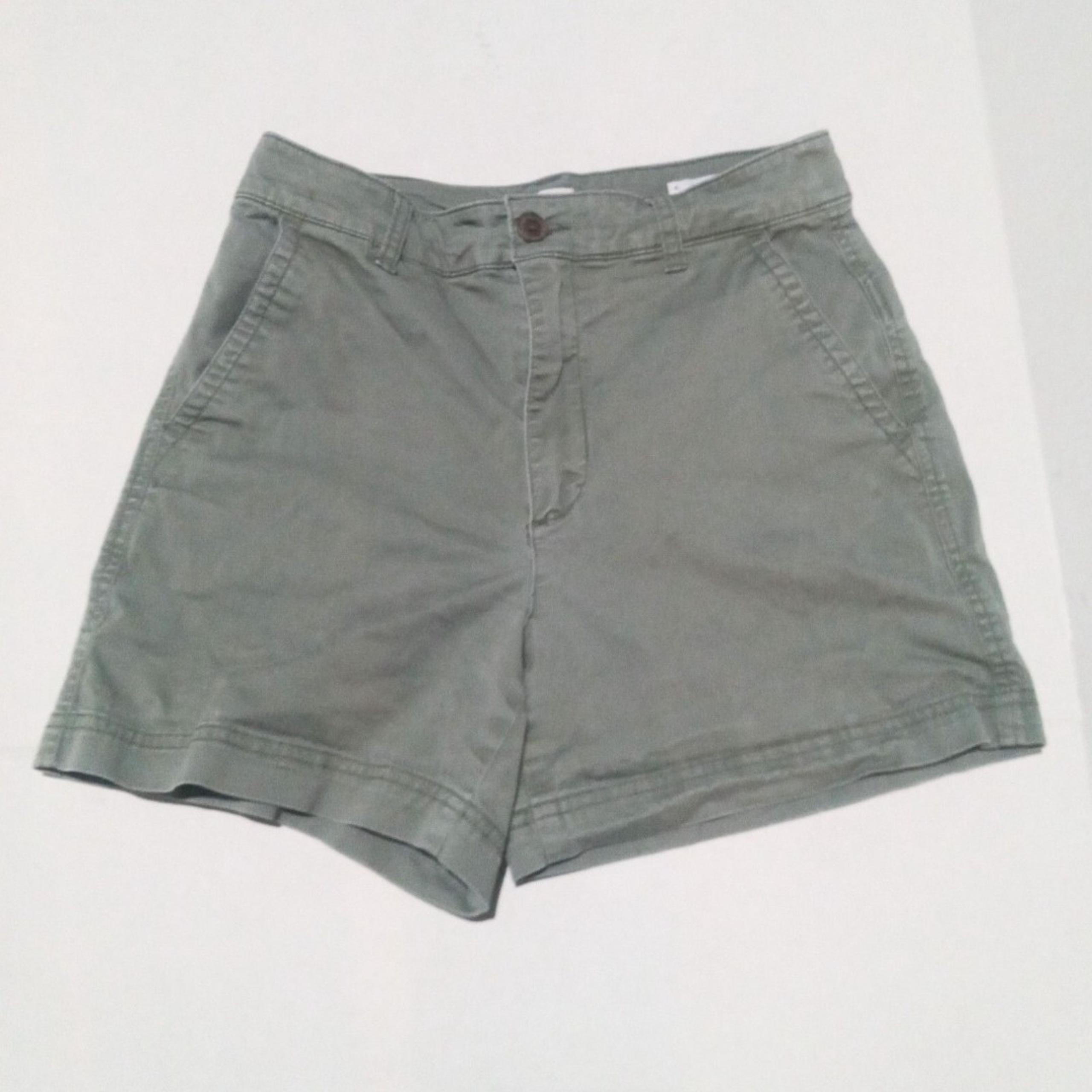 Gap Girlfriend Khaki Short-Size 6-Flat Front Chino-Olive Green-Pockets-Preppy