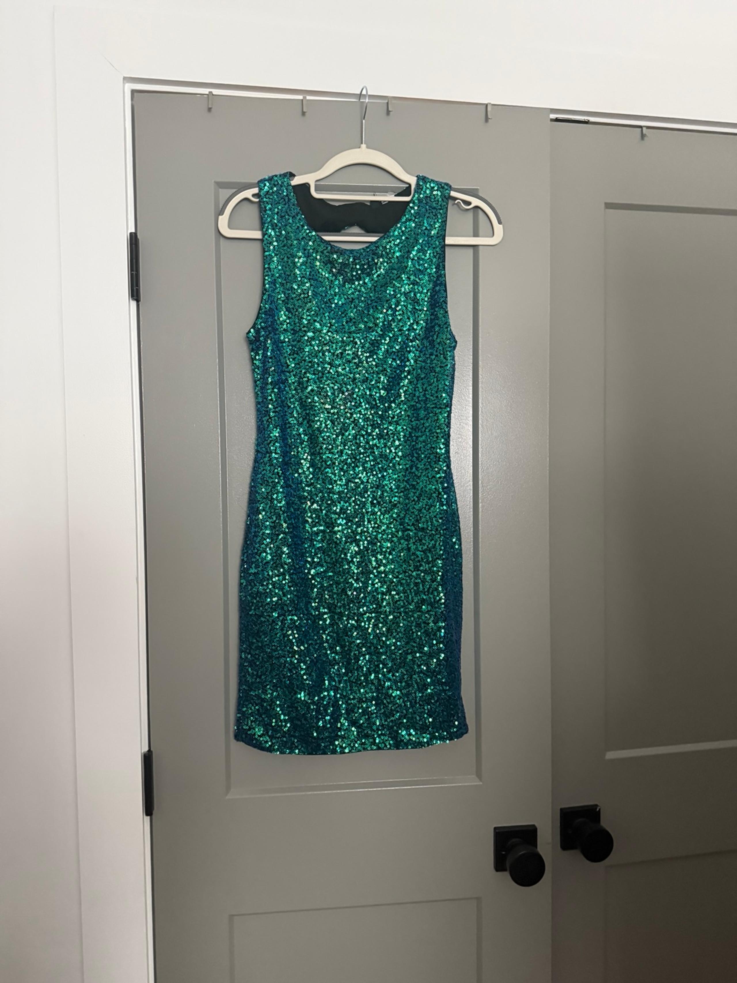 HM sequin blue Green Party date out dress
Women Small
Condition 9/10 no flaws