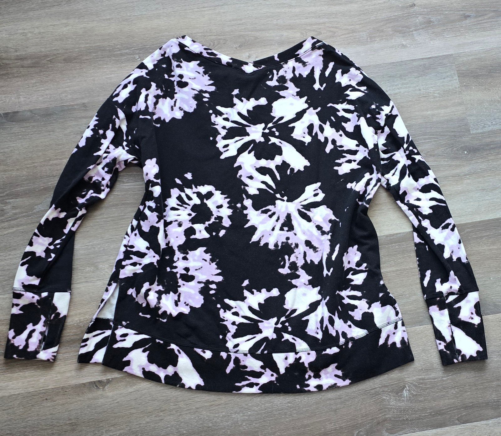 Athleta CoasterLux Printed v-neck Sweatshirt