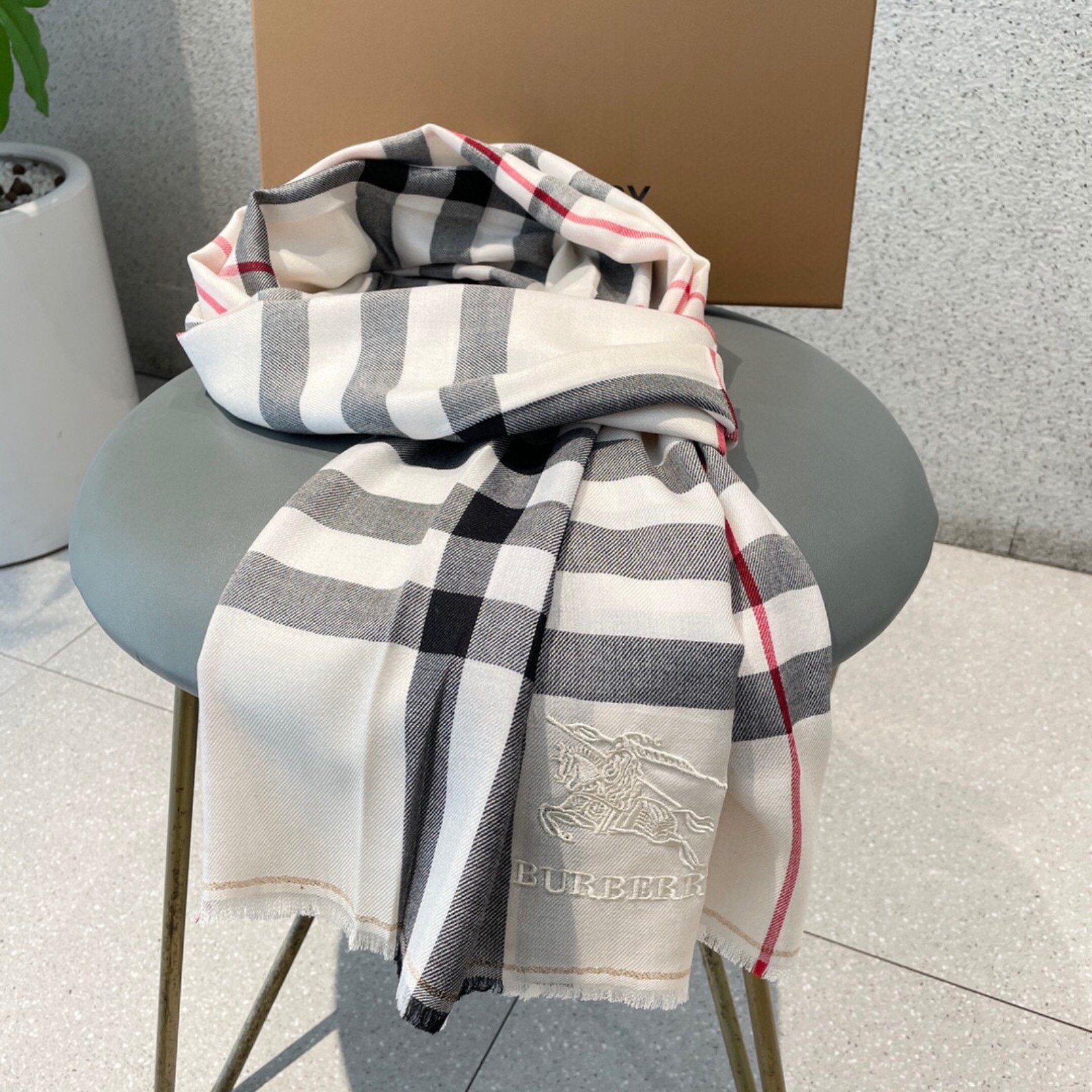 Fashion plaid scarf