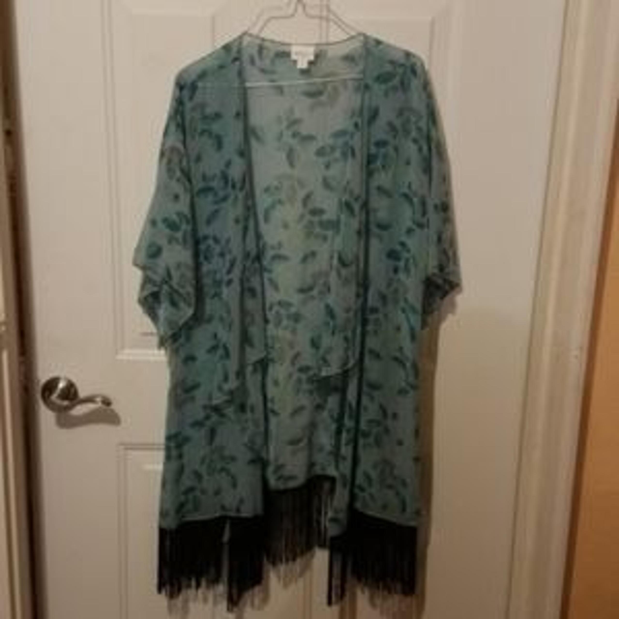 Lularoe large green Leaf Monroe