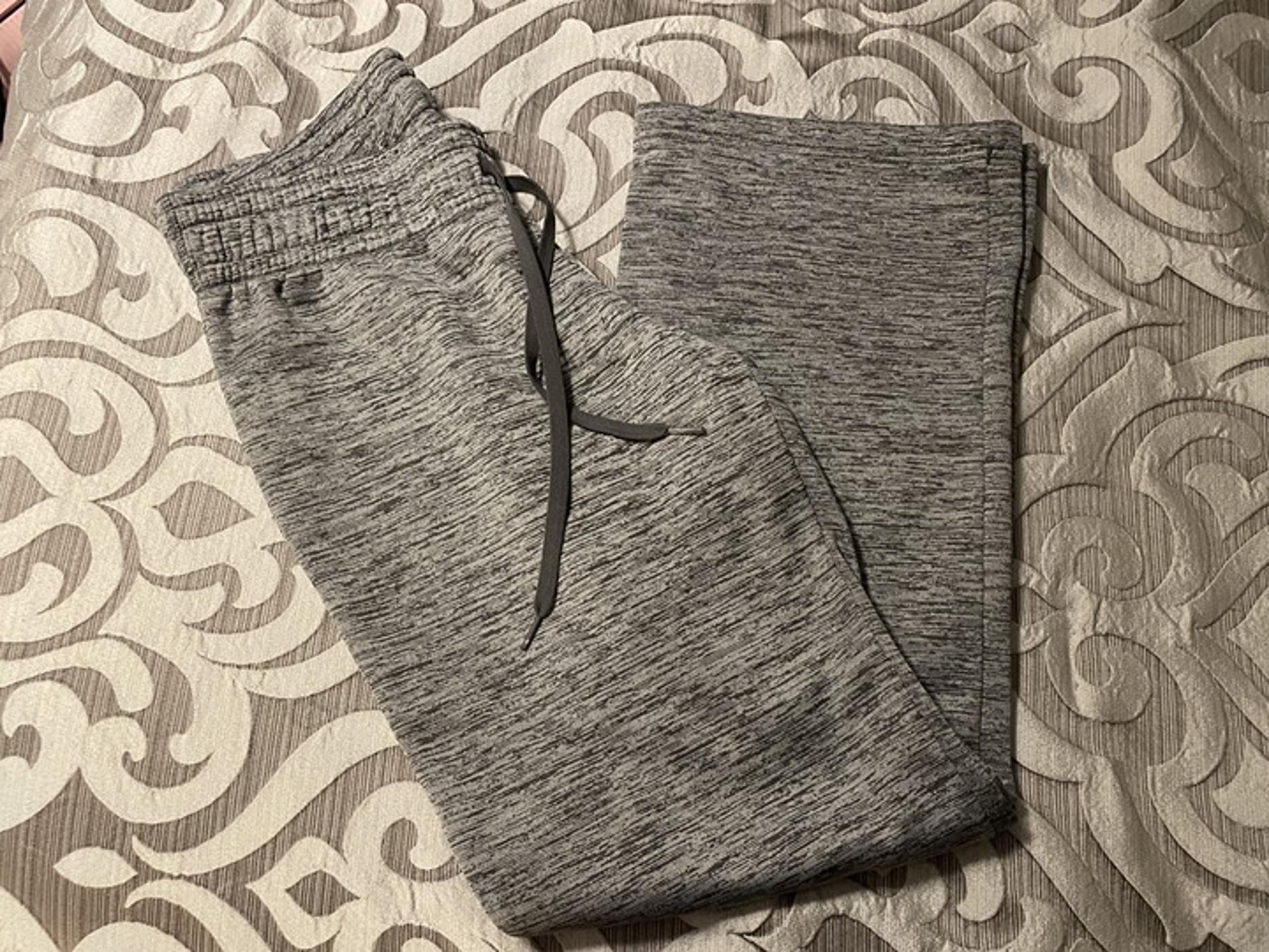 Under Armour Athletic Pants Women's Size Small - Gray Sweatpants - Loose Fit