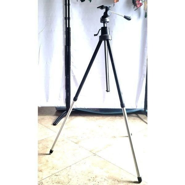 Vintage Aluminum Tripod Camera Stand Circular Twist up Super Tall