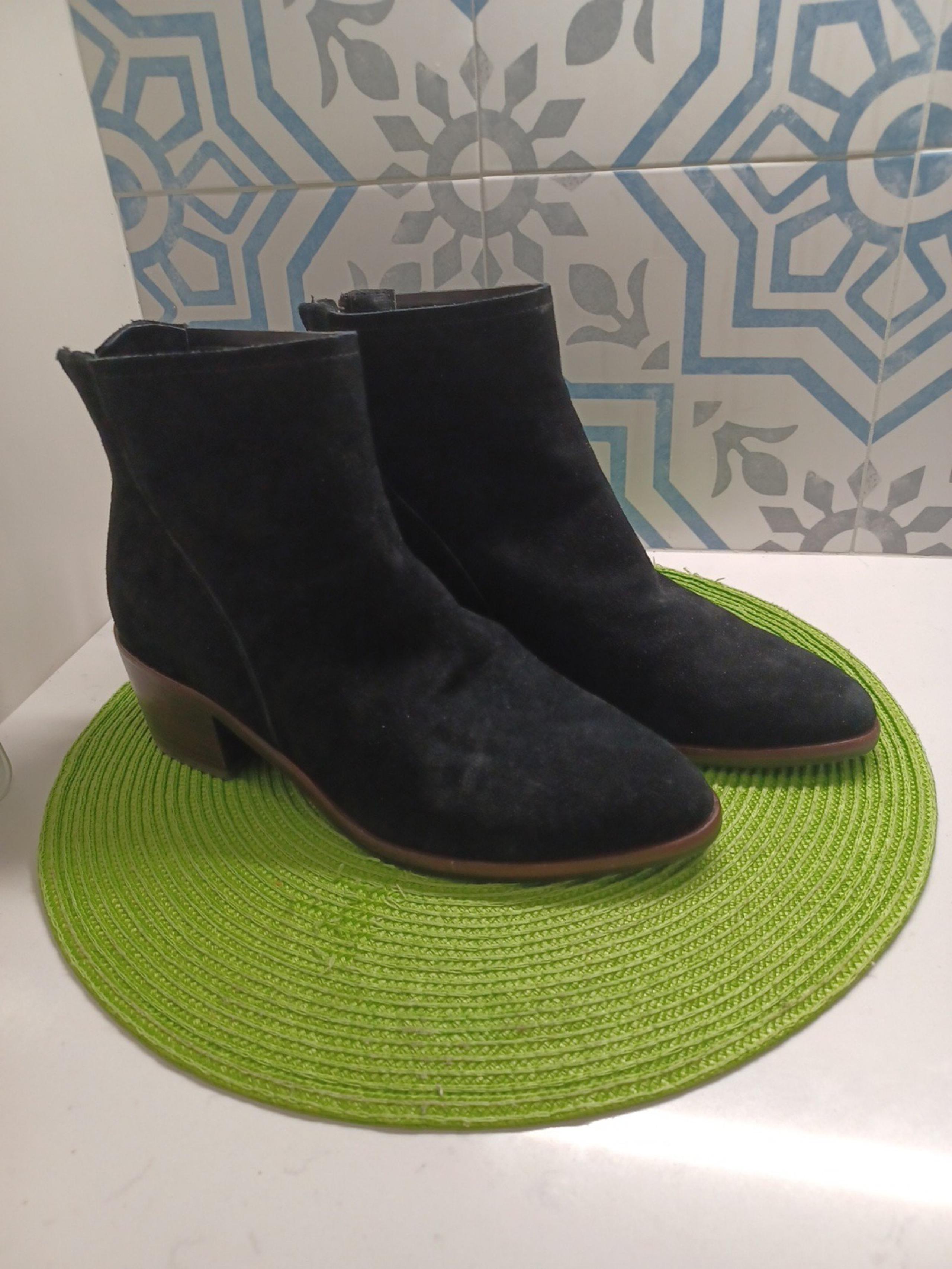 Antonio Melani suede women boots