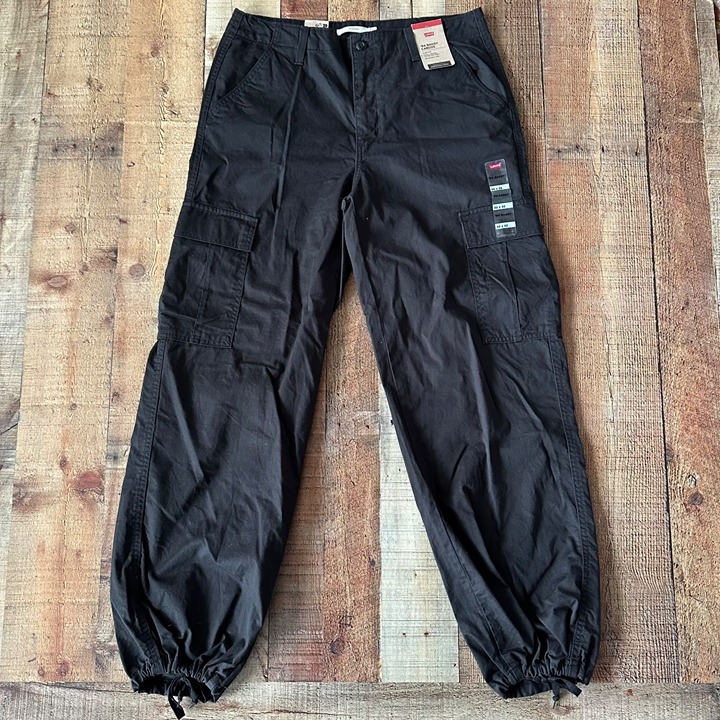 Levi's Women's Size 30x32 94' Baggy Cargo Pants in Black Mid Rise Loose Fitting