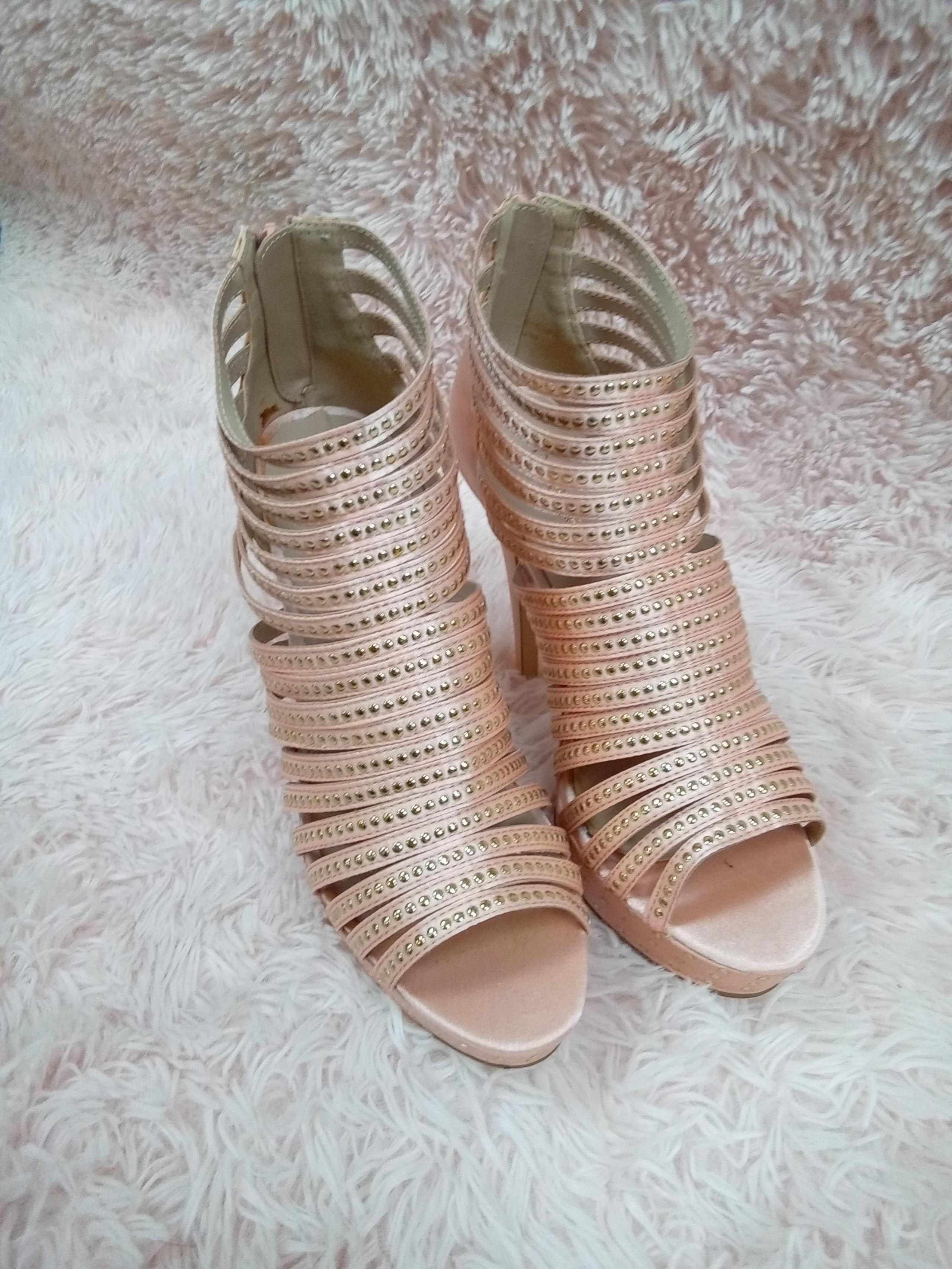 Shoe Dazzle Studded Strappy Baby Pink Platform Pump Shoes Size 8 New