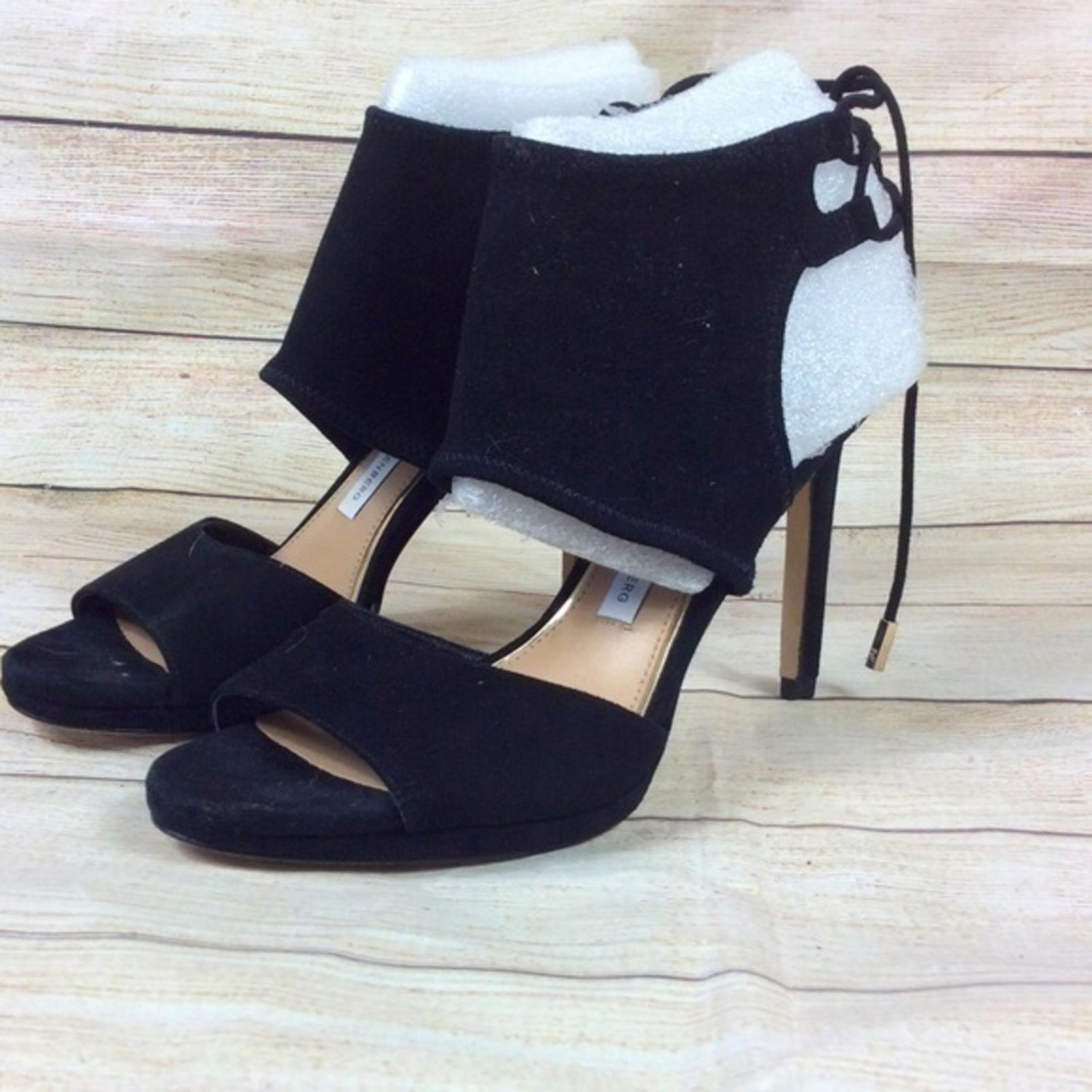 NWT Diane Von Furstenberg tie back stiletto heels. Size 6 Stretch leather