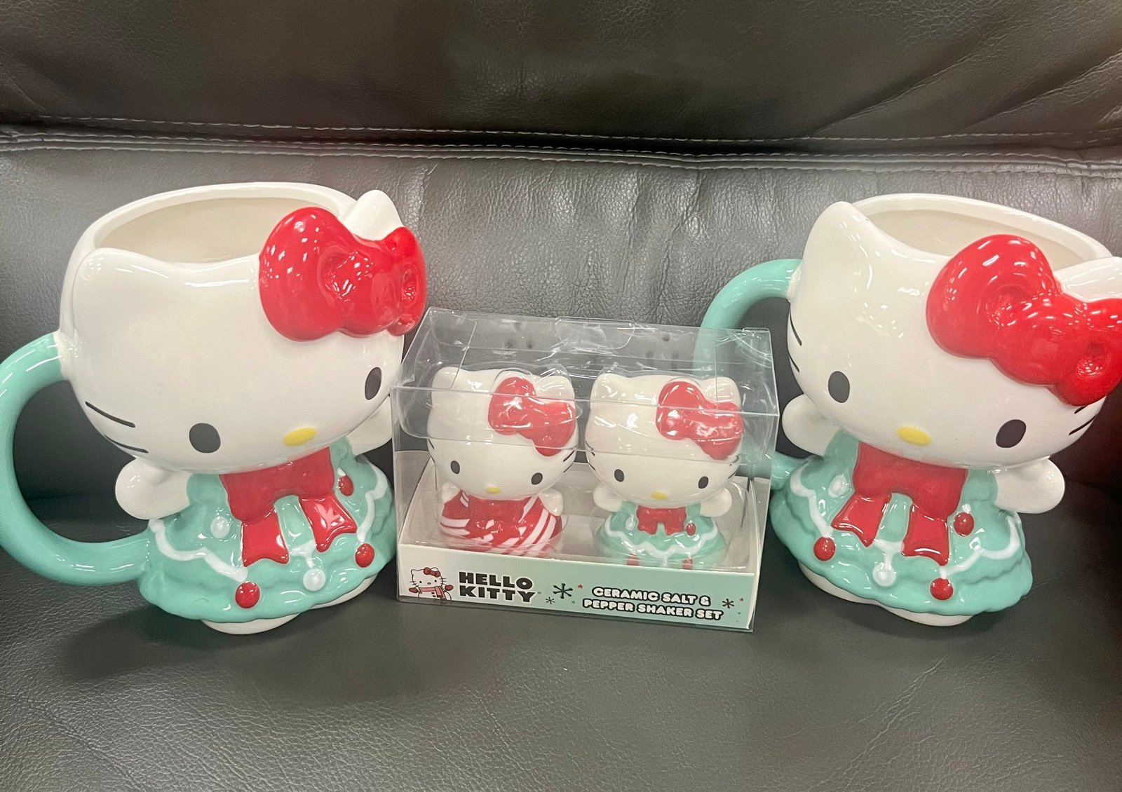 Hello Kitty Holiday Kitchen Set (Salt and Pepper Shakers and two (2) Mugs