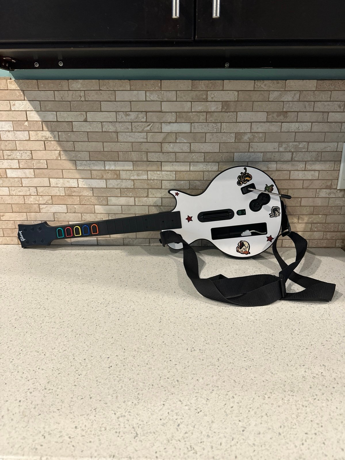 Nintendo Wii Guitar Hero Controller Gibson Les Paul RedOctane 95125.805 W/ Strap