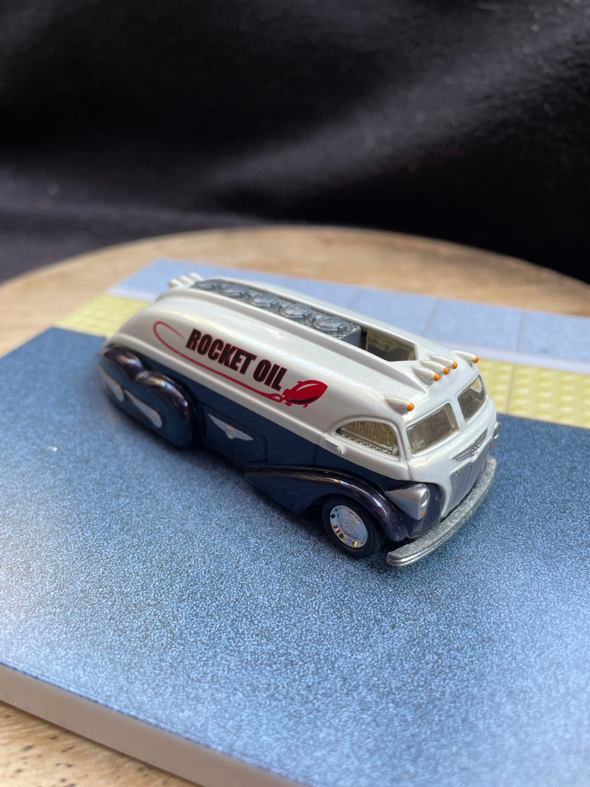 Hot Wheels (Rocket Oil) Designer Dreamz 2-Pack Only “2000” LOOSE