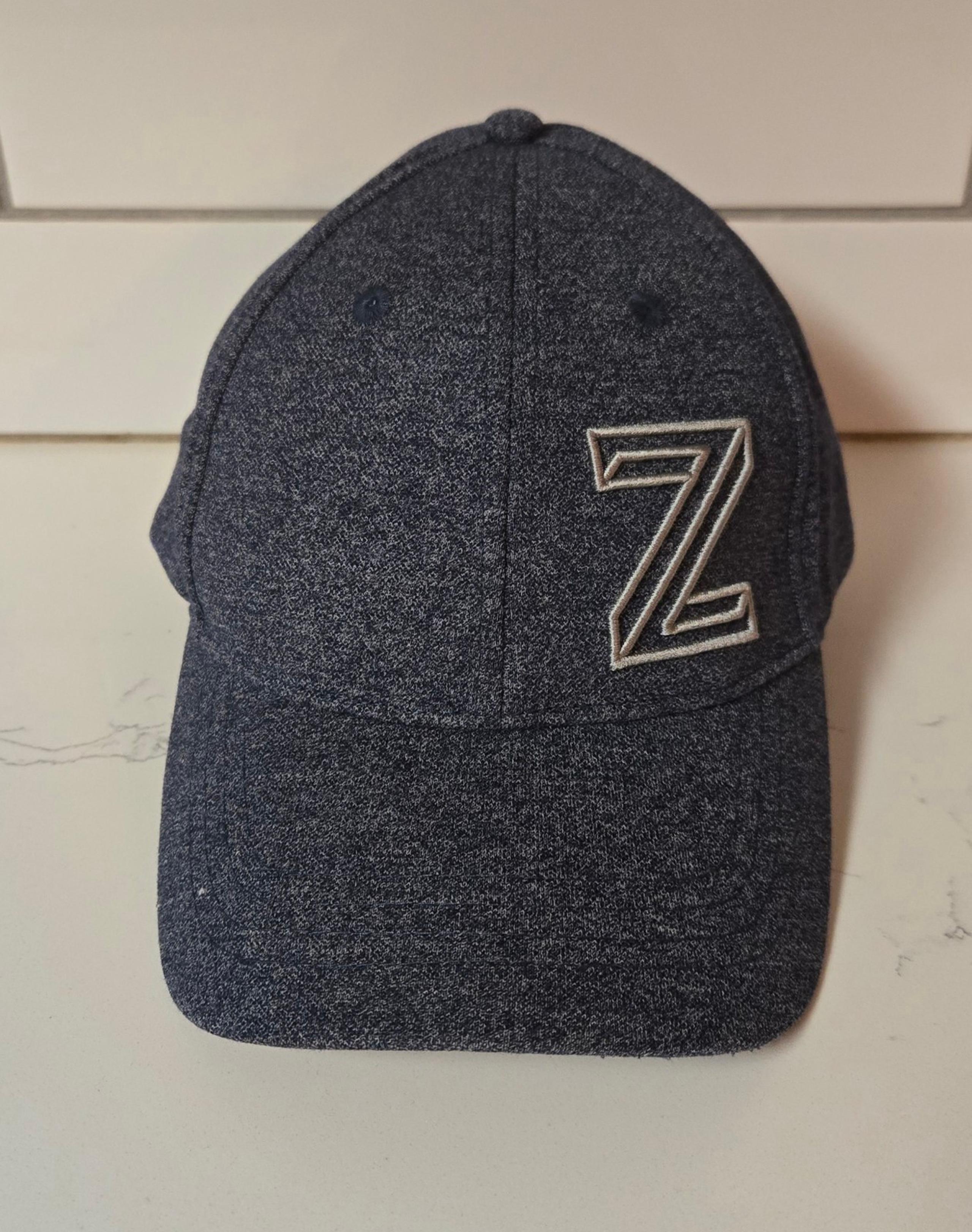 Capstars Zyn Stretch Fitted Flex Embroidered Z Logo Baseball Hat Cap Size S/M