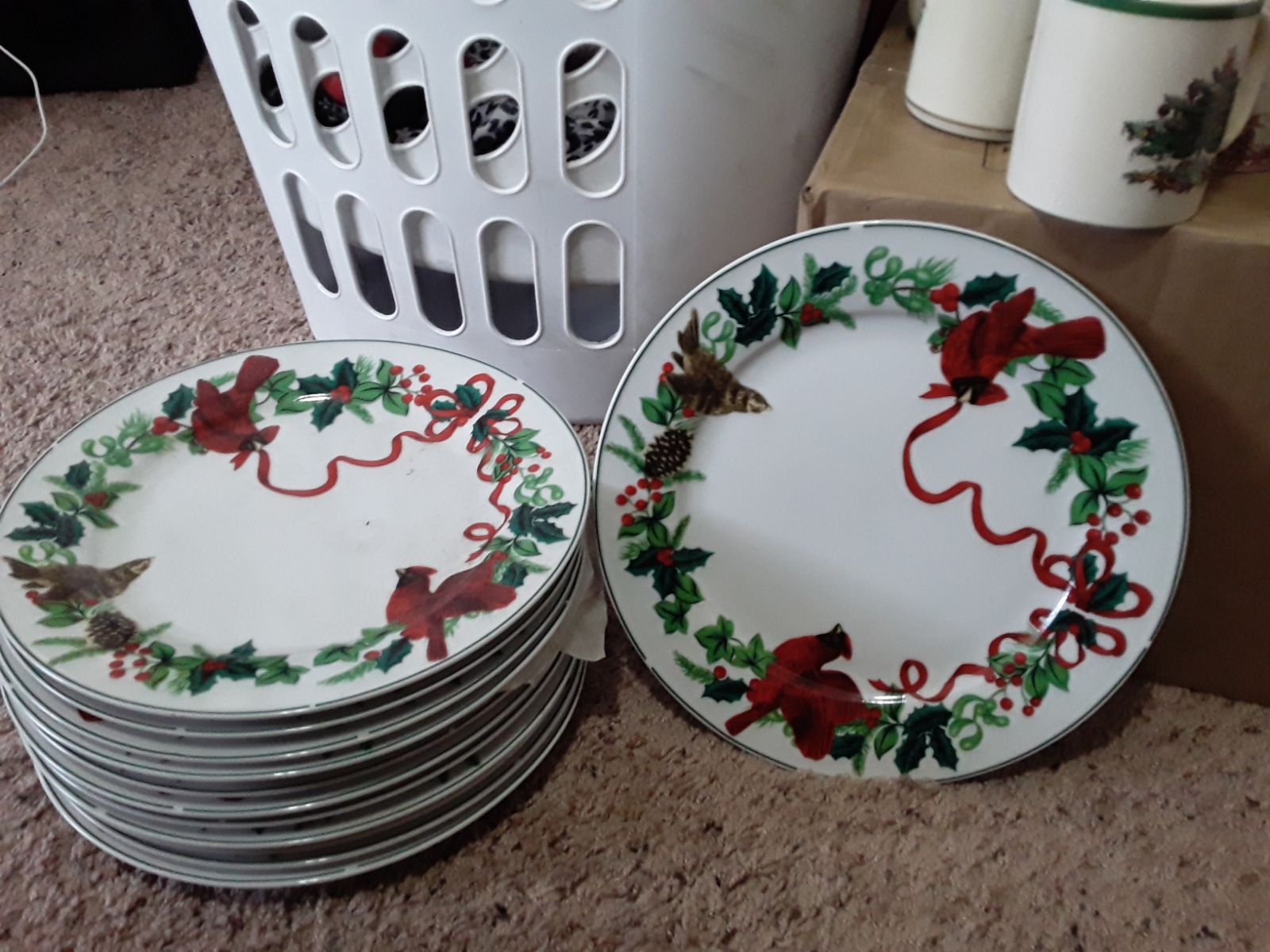 Cardinal Christmas dinner plates, set of