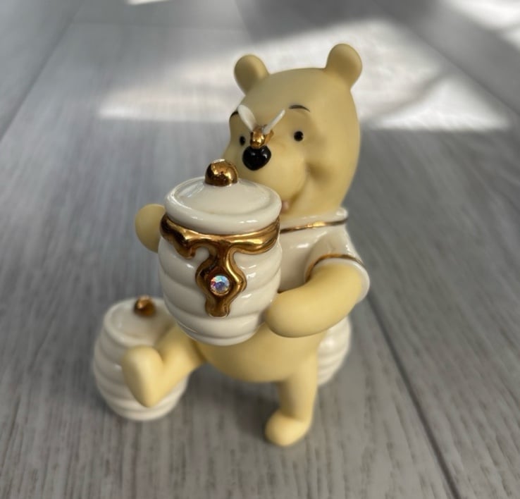 Lenox Disney Winnie the Pooh Ceramic Figurine with Honey Pot. NWOT.