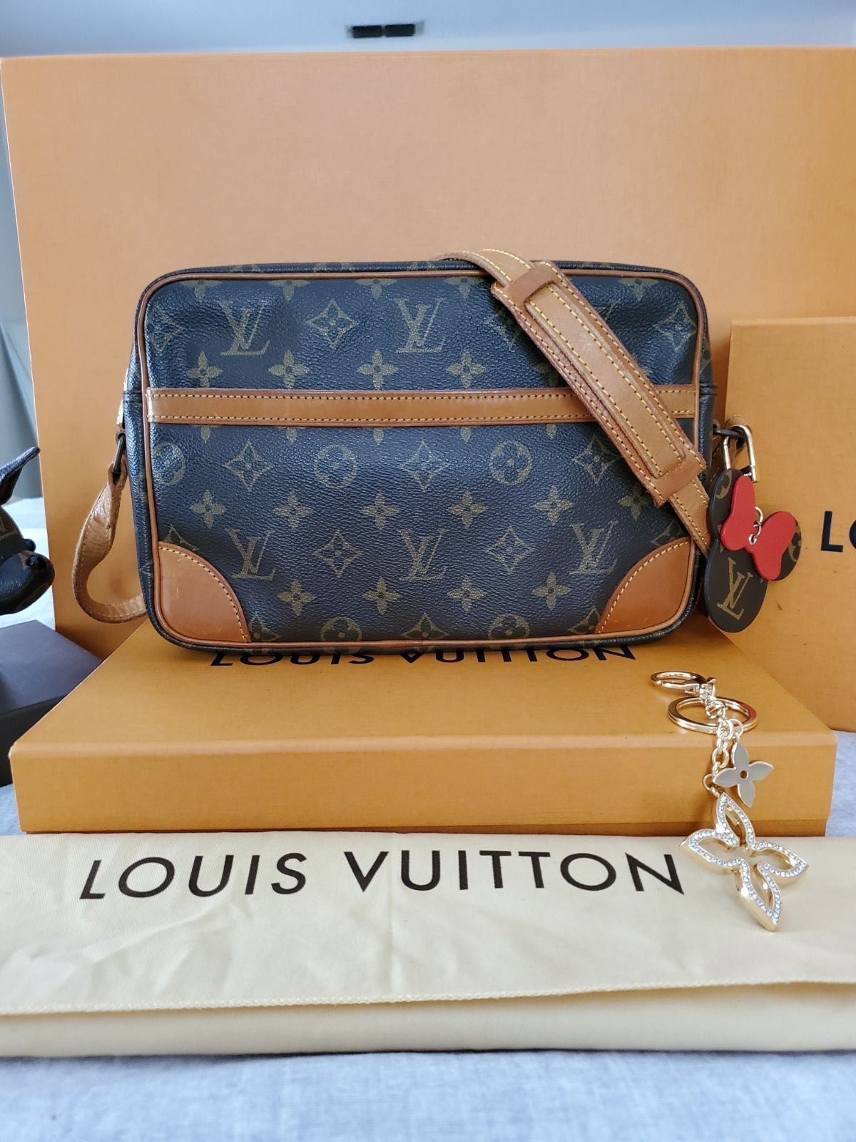 Louis Vuitton Trocadero 27 Crossbody bag