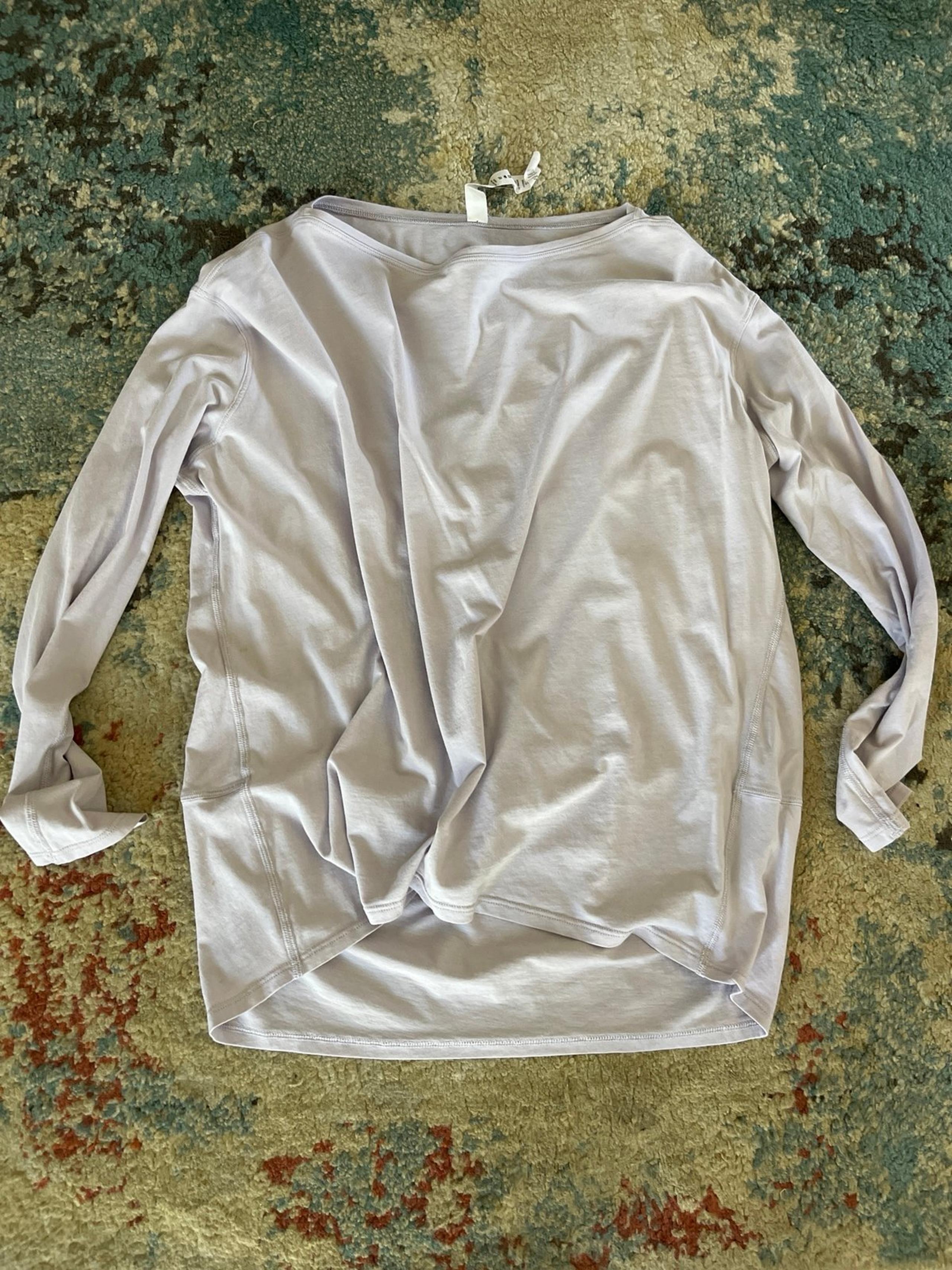 Lululemon athletic light purple long sleeve size:4 t shirt