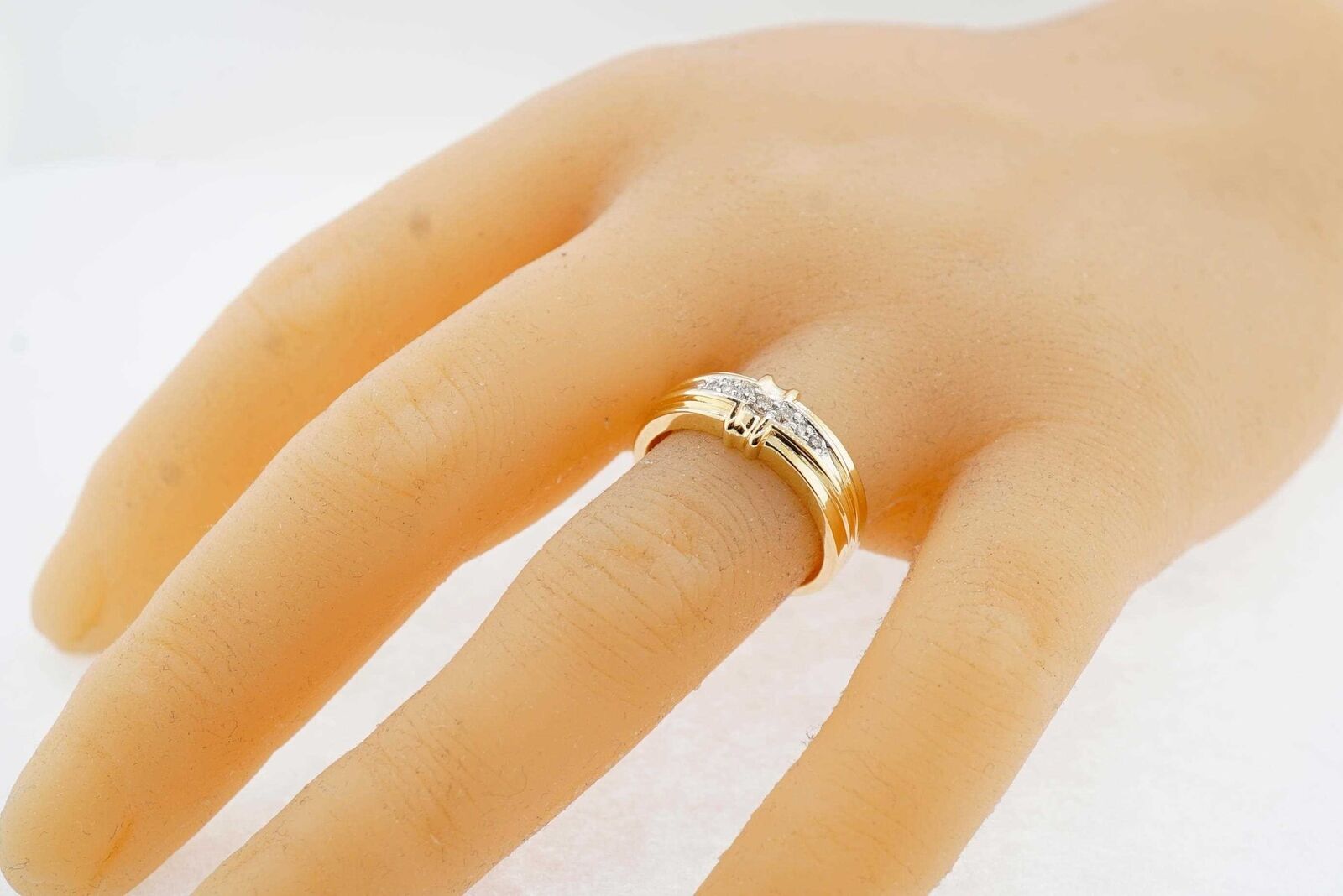 Estate Sale 14k Yellow Gold Diamond Ring Size 10 Vintage Fine Jewelry 0.13 TCW