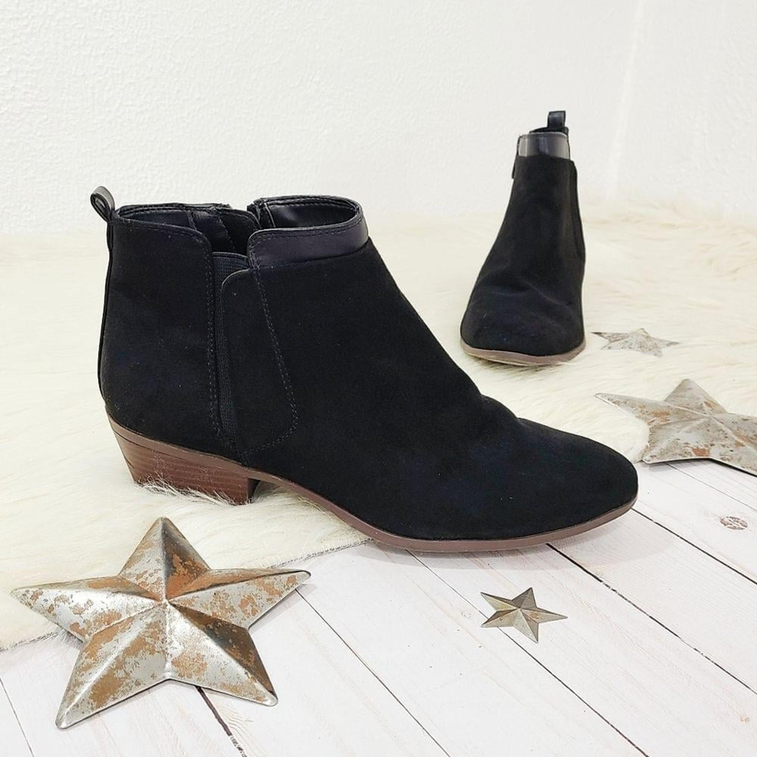 Libby Edelman Phoebe ankle boots black faux suede almond toe size 8.5