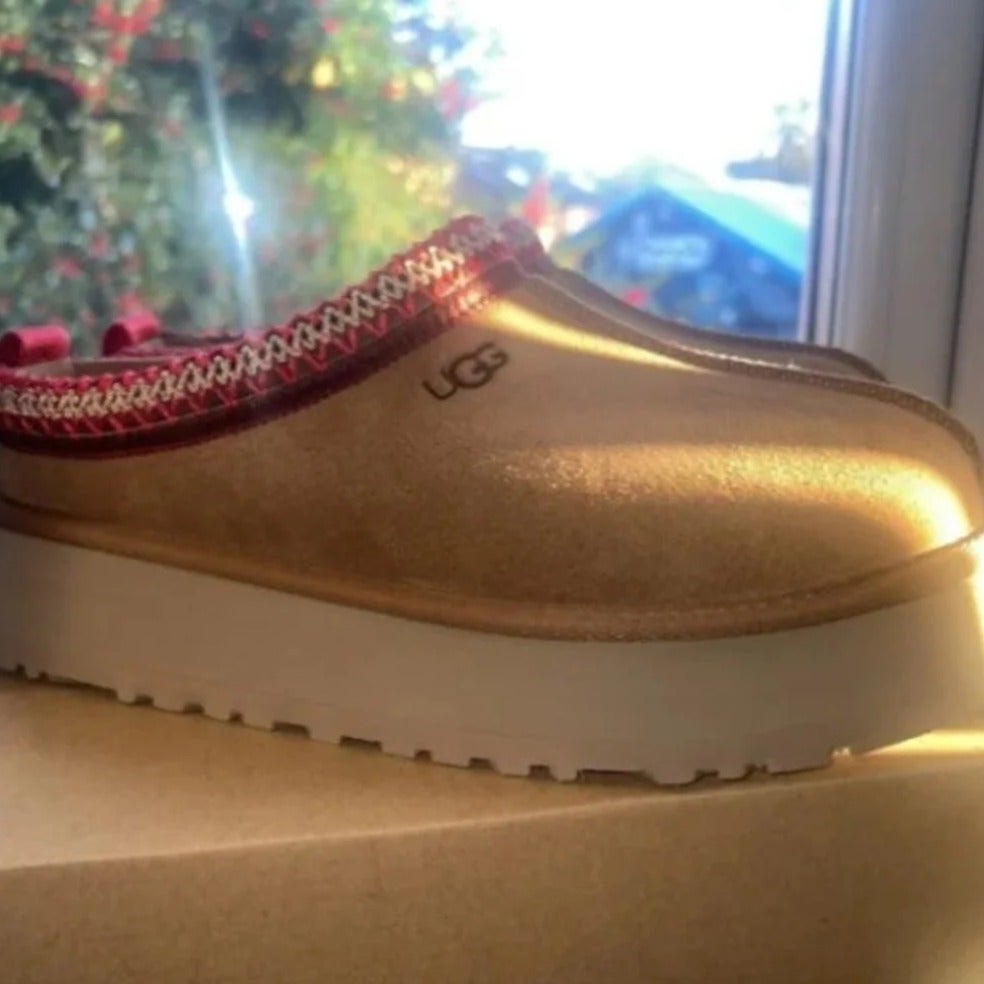UGG Platform Slippers in Chestnut size39