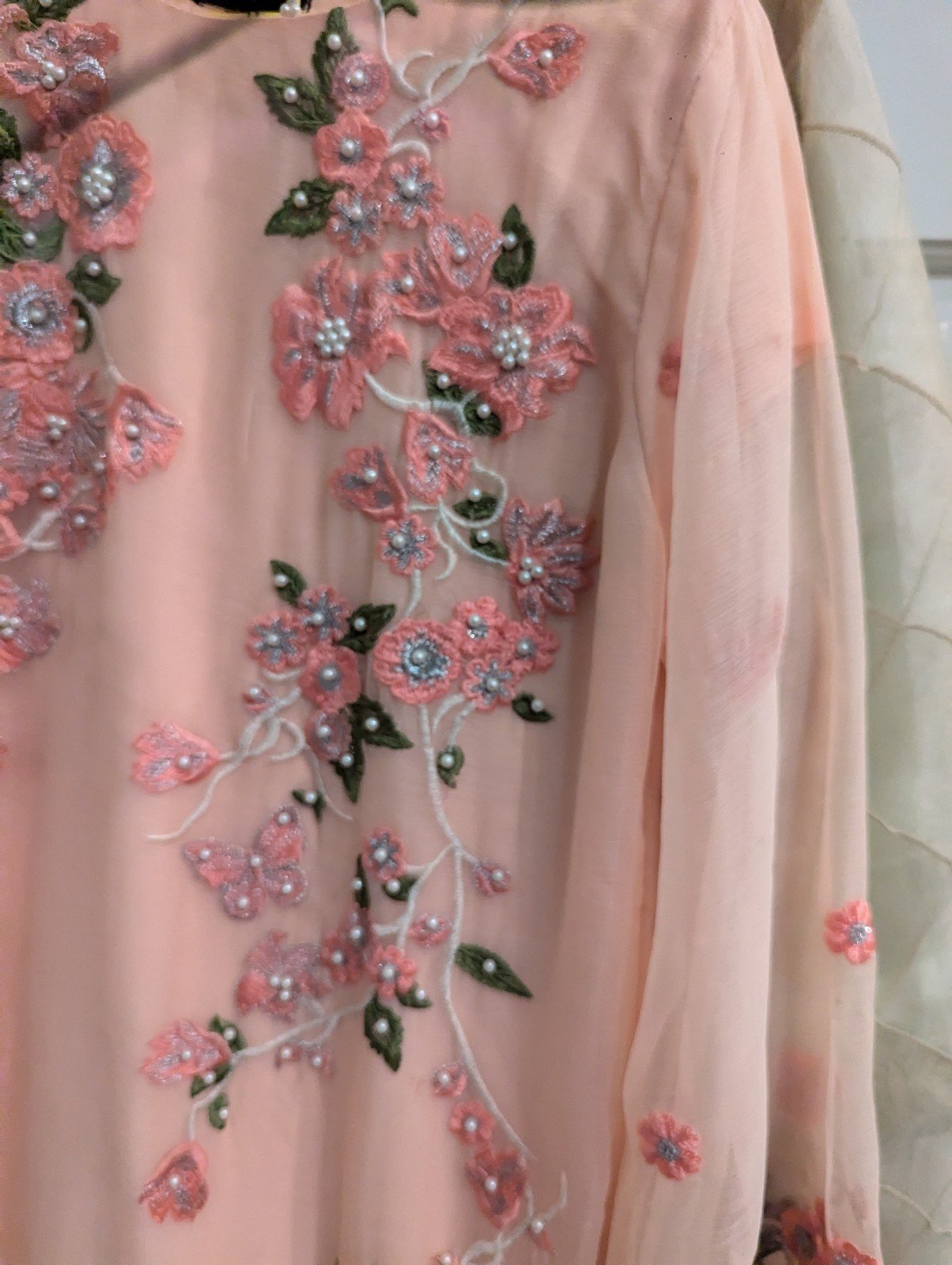 Beautiful Indian Pakistani suit new new size medium 40