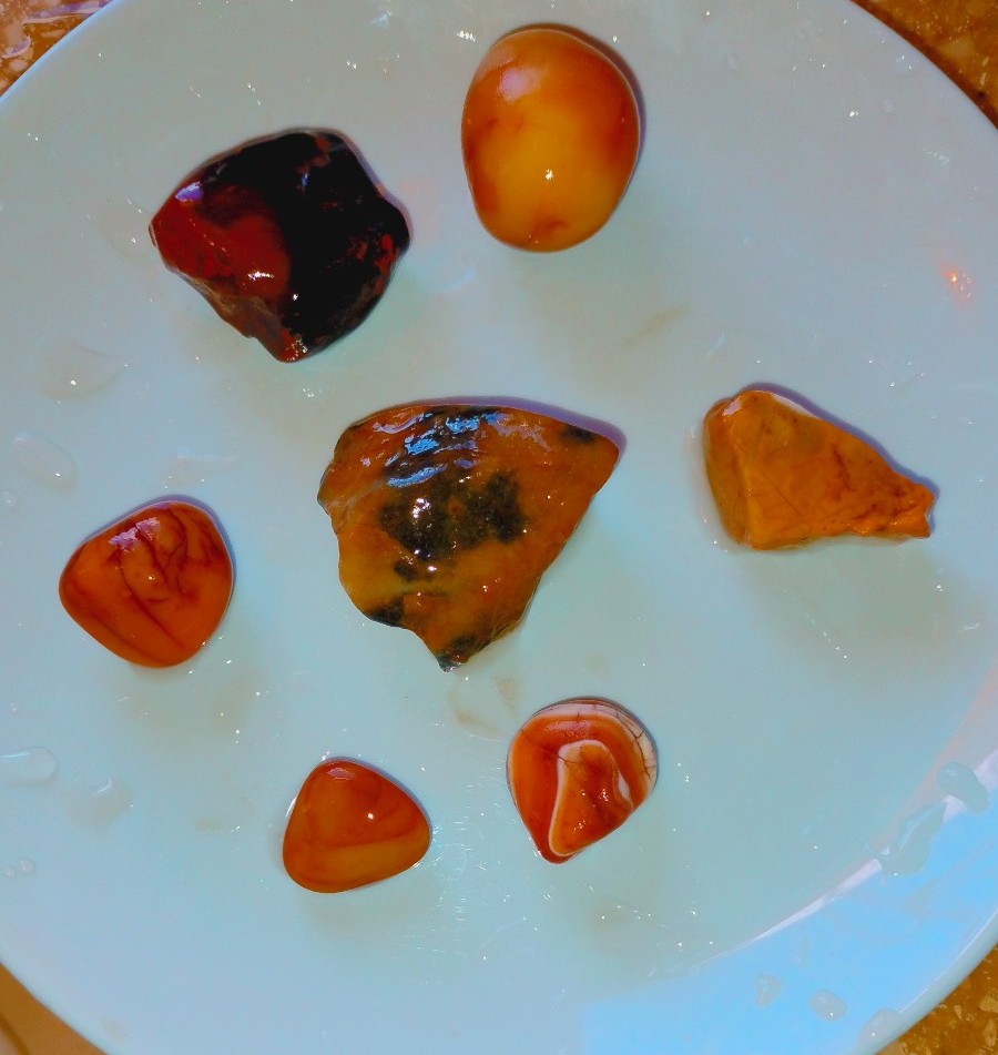 MIXED MINERALS AND AGATES FOR POLISHING AND TUMBLING 1 LB