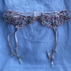 victoria ’s Secret Dream Angels garter belt