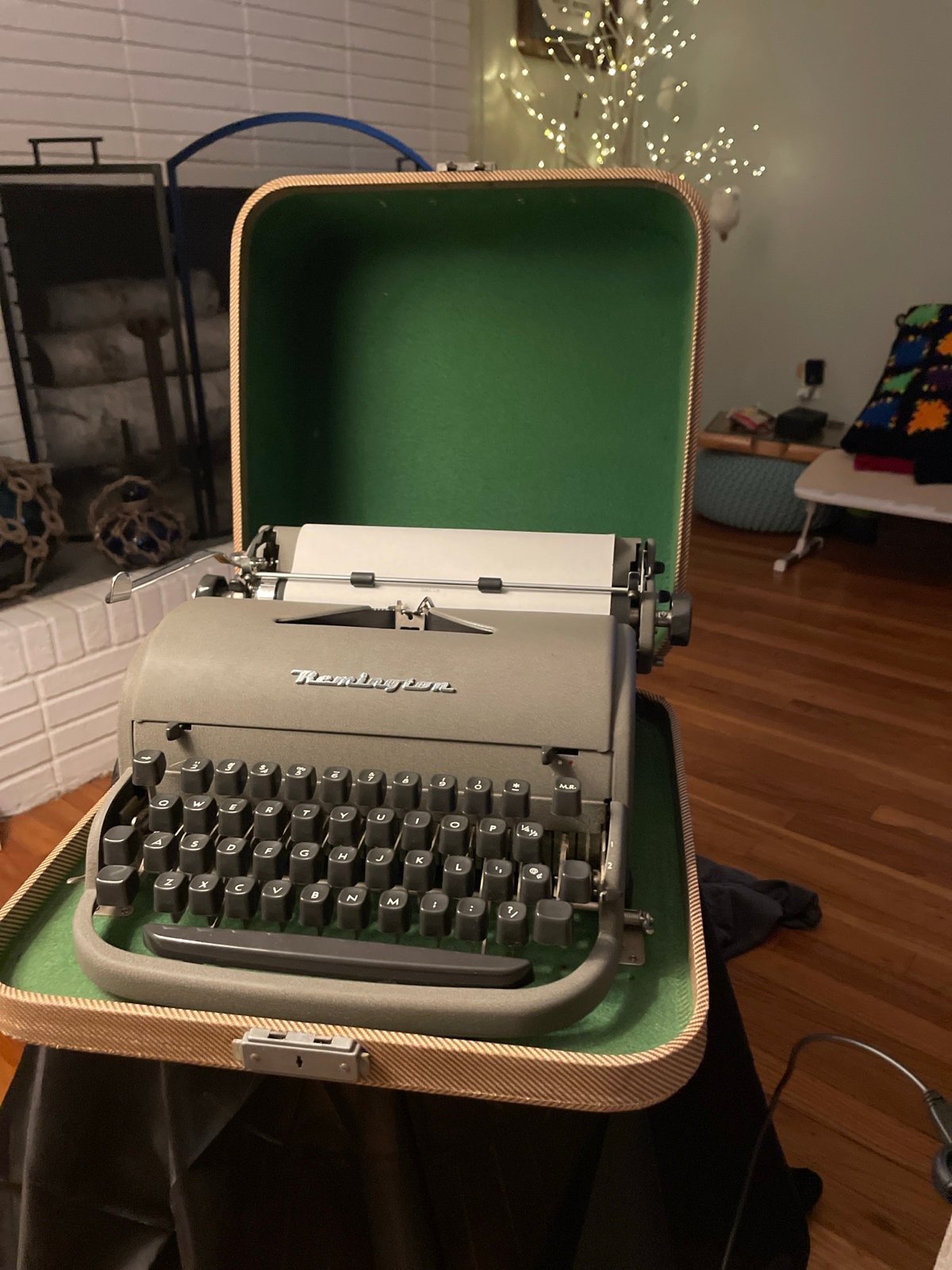 Vintage Remington Typewriter w Original Case Circa 1960