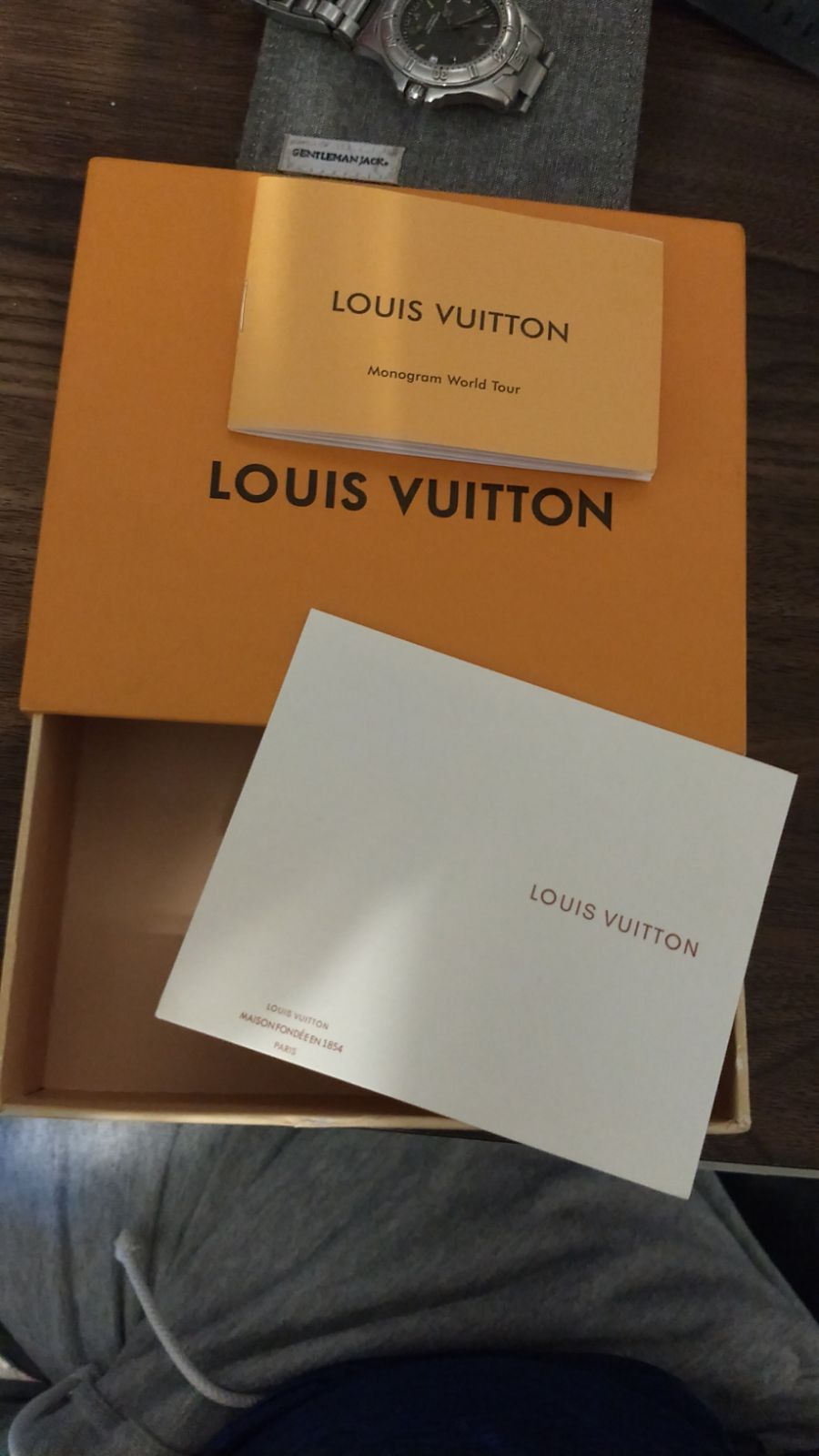 LOUIS VUITTON.