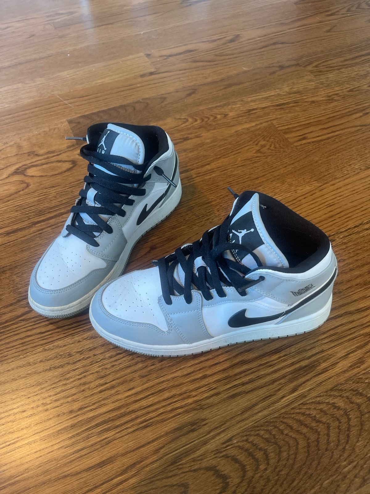 Nike Air Jordan 1 Mid Shoes