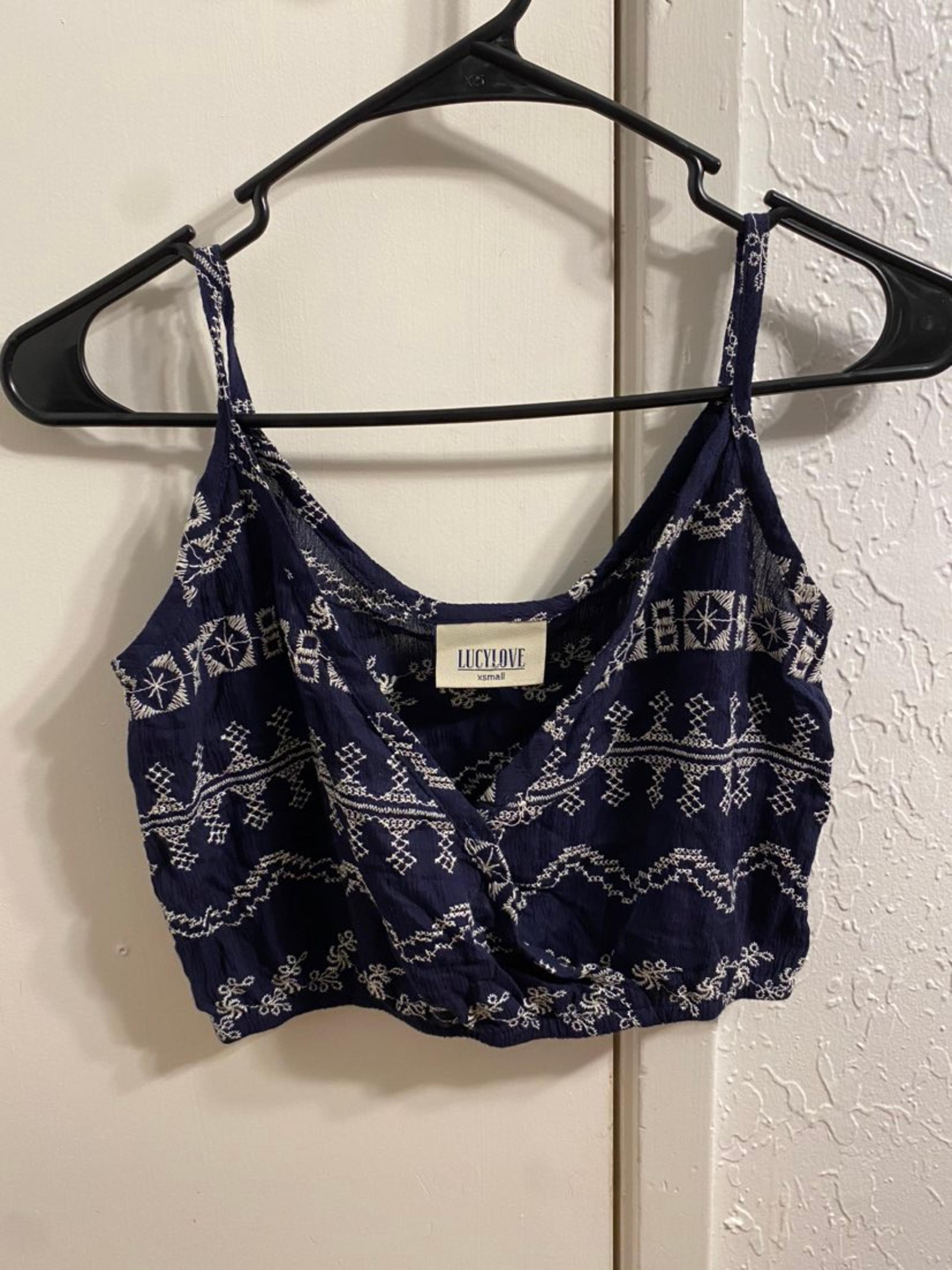 Lucy love crop top size xs. With pattern