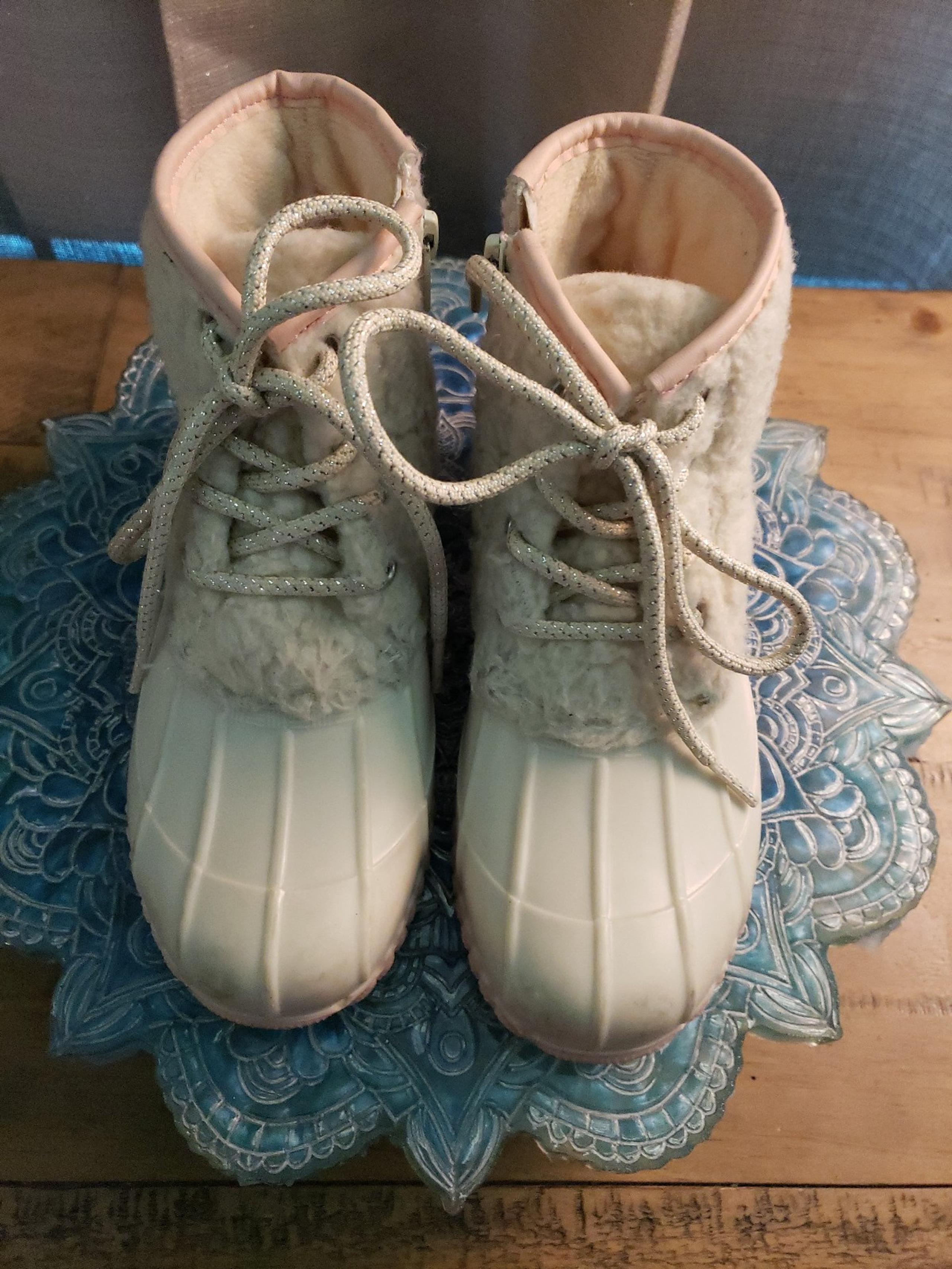 Duck boots