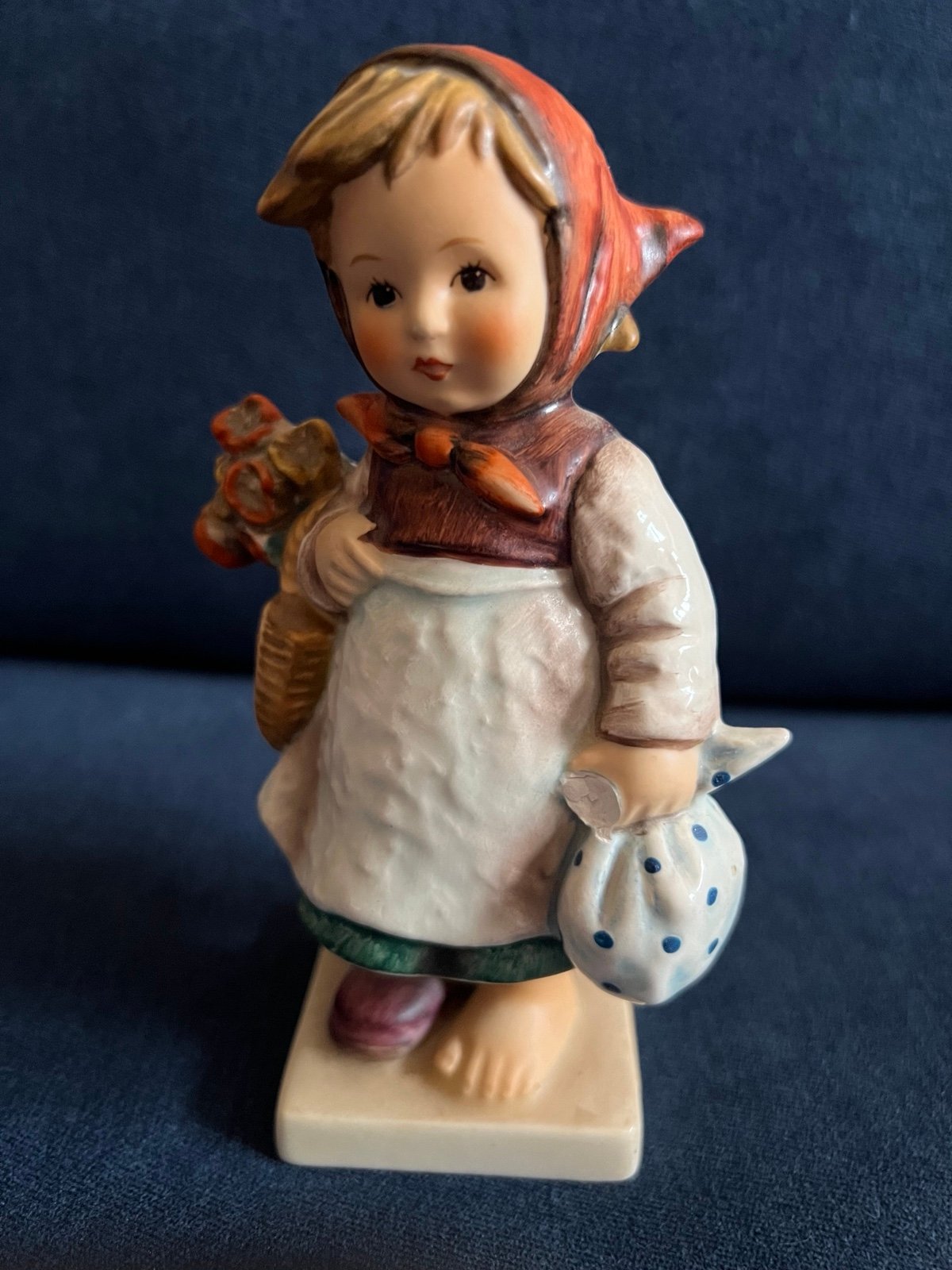 “Weary Wanderer Goebel Hummel Figurine #204 W.Germany
