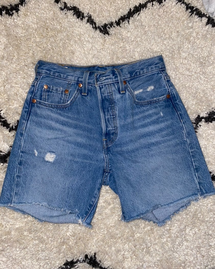 Levi's 501 mid thigh short