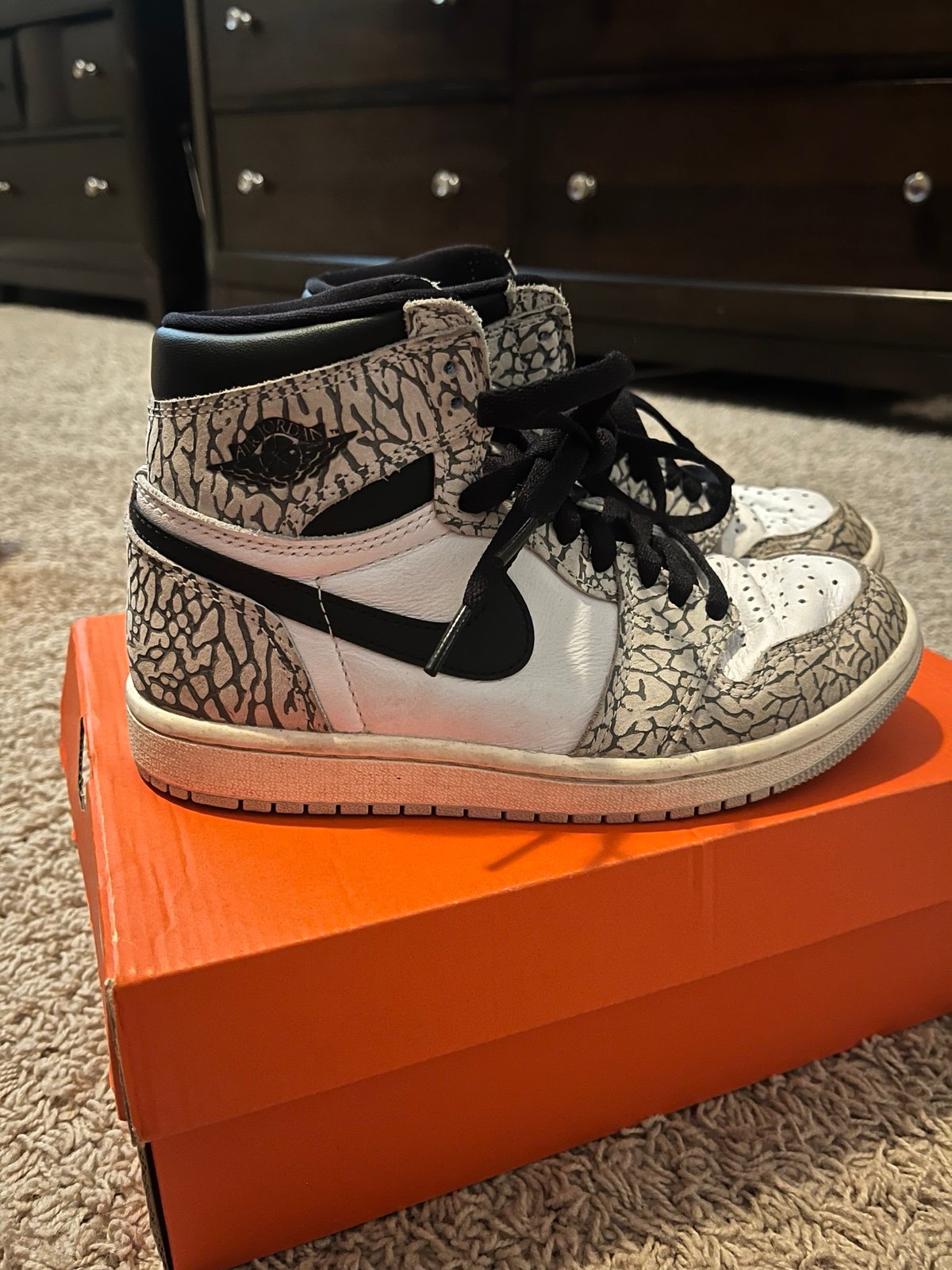 Jordan 1 Retro High cement
