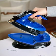 Rowenta Freemove DE5020 Cordless iron with steam boost.