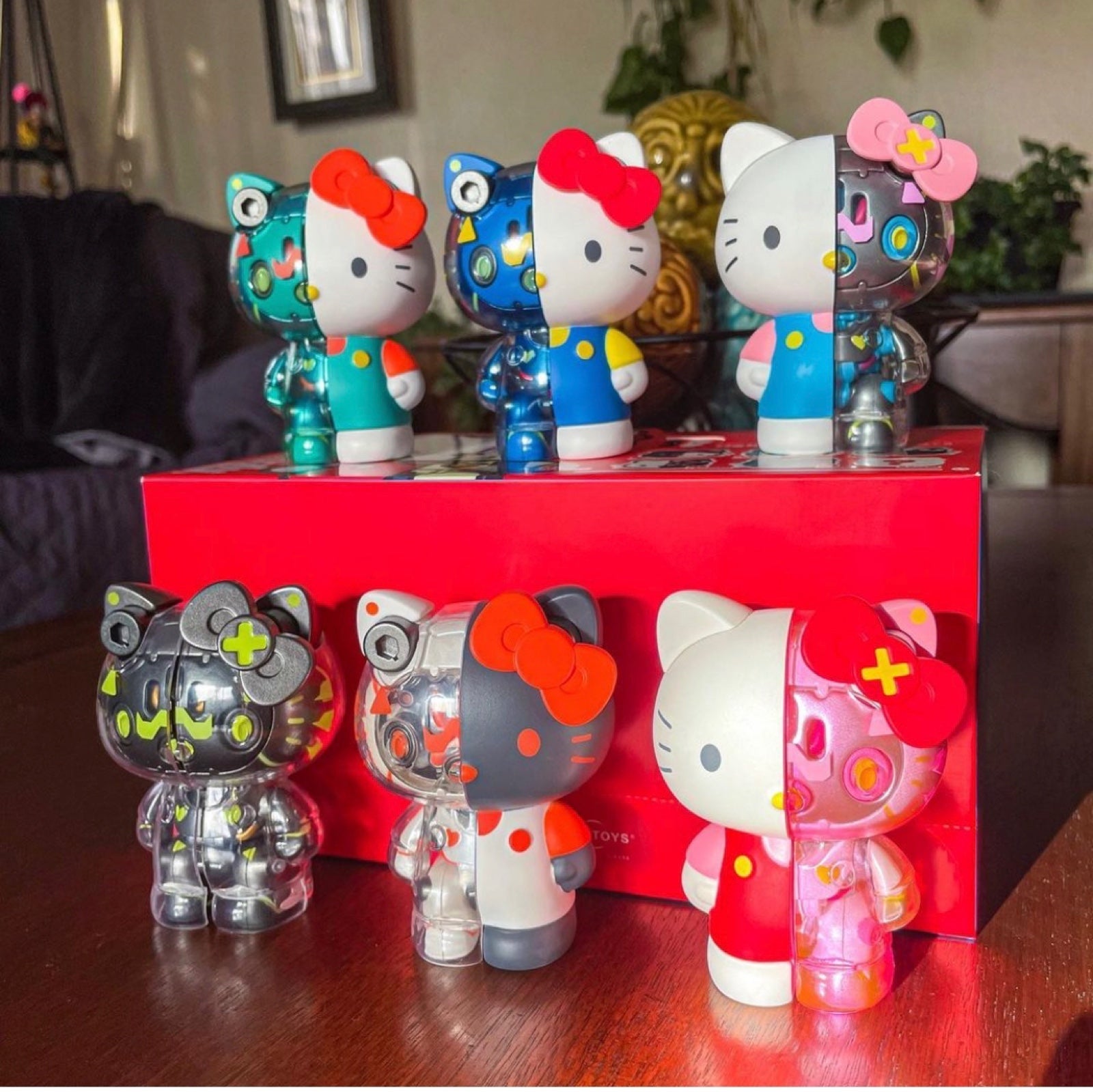 Hello Kitty Mecha set by Lam Toys w/ CHASER!