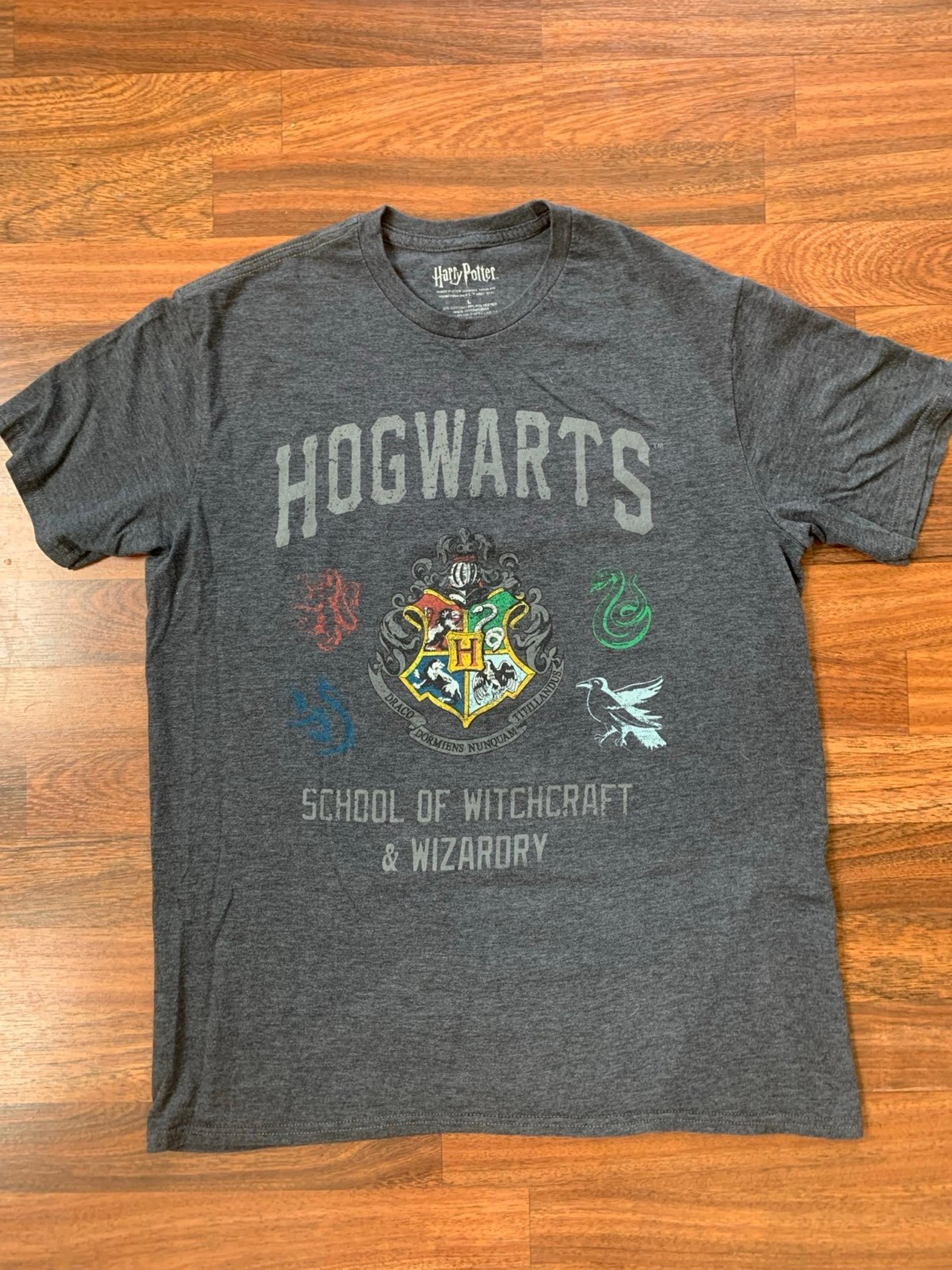 NWOT Harry Potter Hogwarts School of Witchcraft/Wizardry Navy Men T-Shirt large