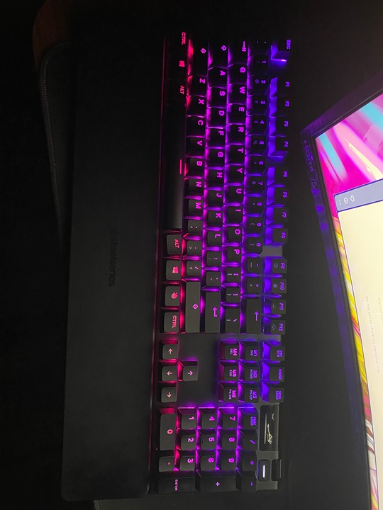 SteelSeries Apex 5 Hybrid mechanical Keyboard OLED Smart Display