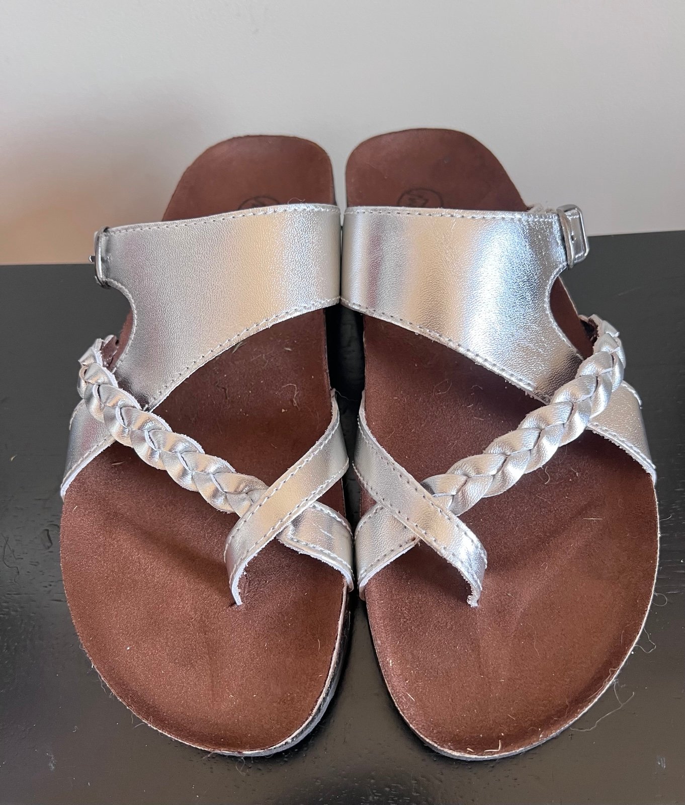 White Mountain Size 7.5 Women's Silver Slip On Footbeds Sandal Handpicked